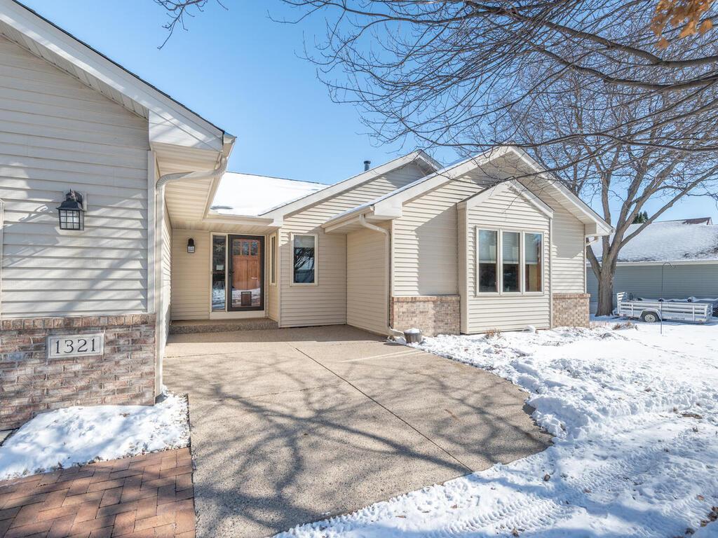 1321 Lake Susan Hills Drive
