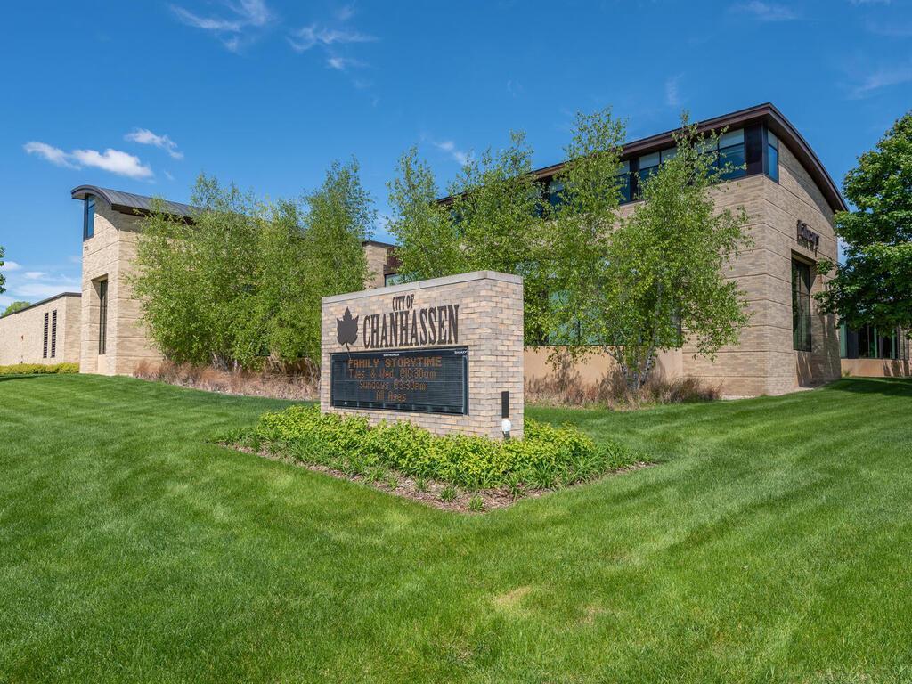 1321 Lake Susan Hills Drive