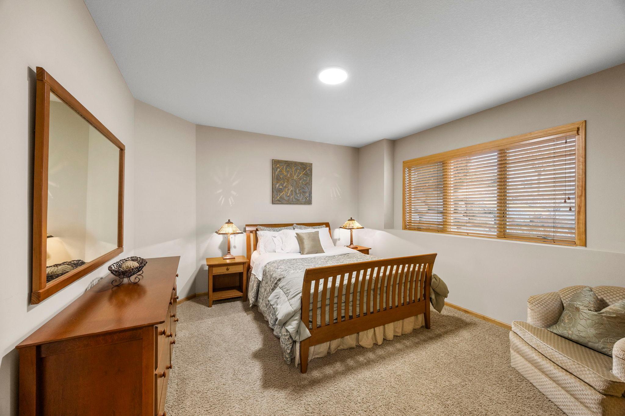 1890 Edgewater Place