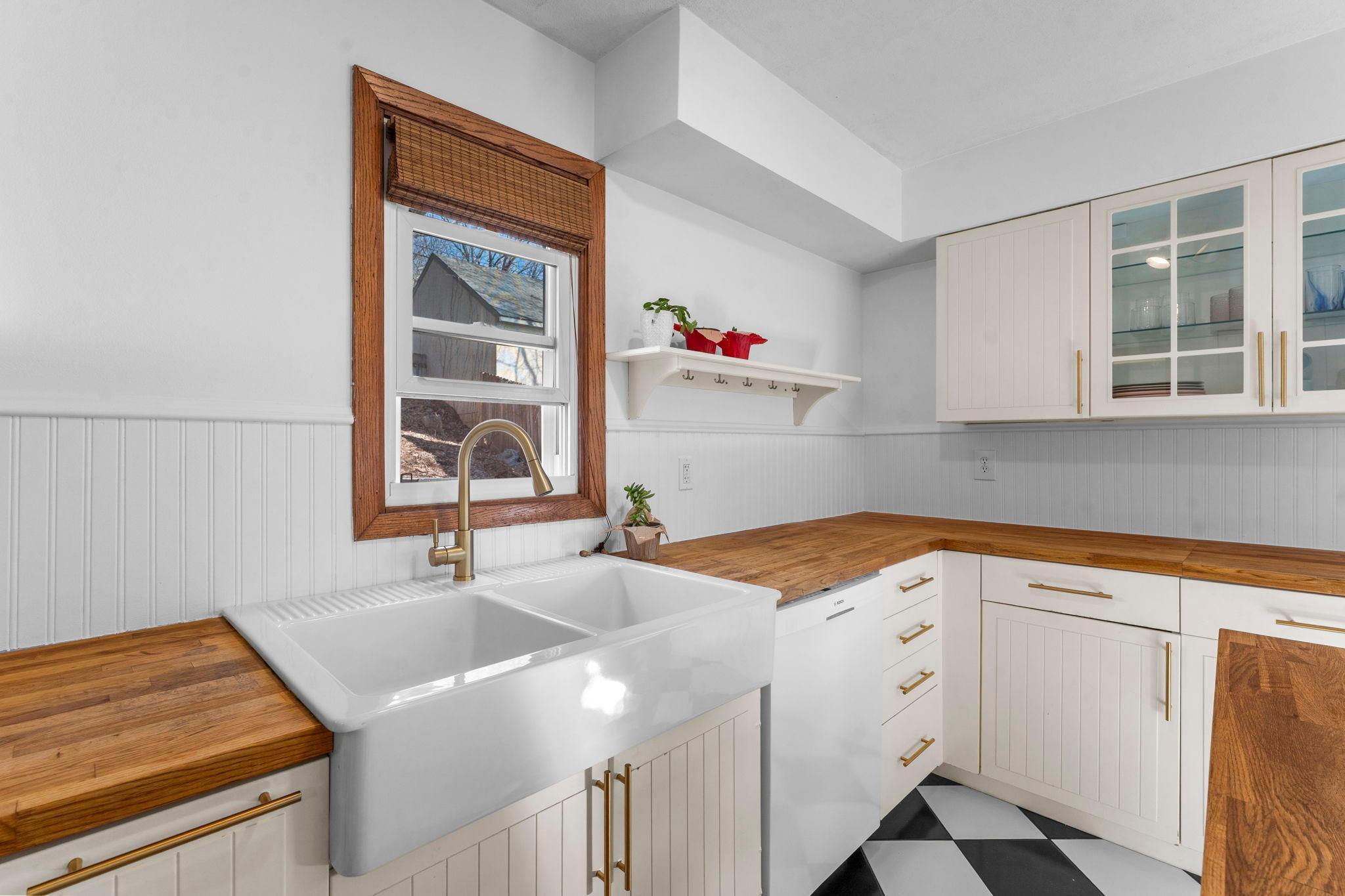 2951 Taylor Street NE