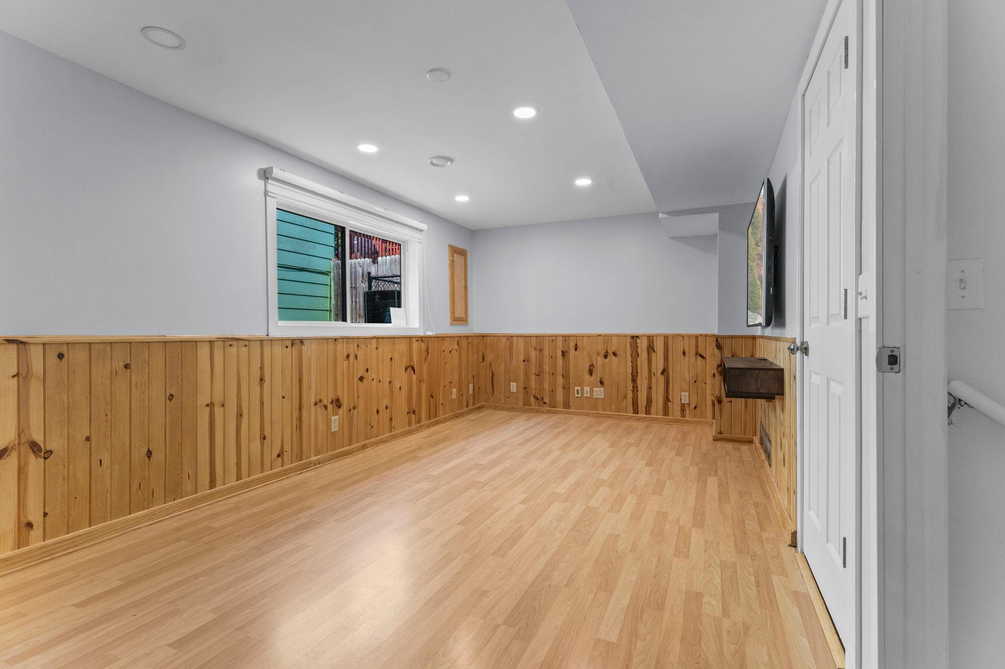 403 Pierce Street NE