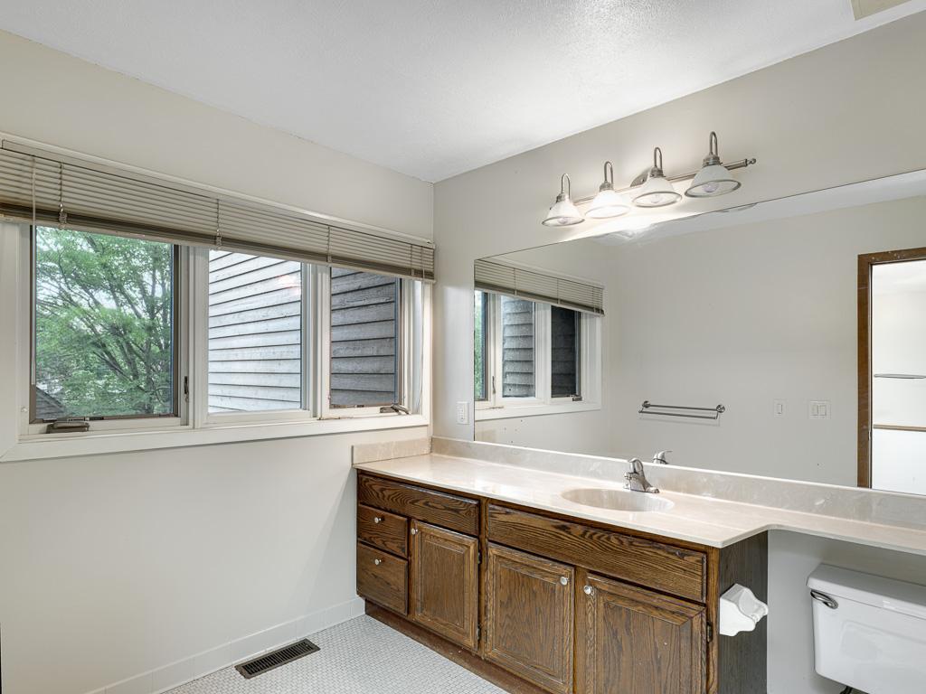 1381 Spencer Road W