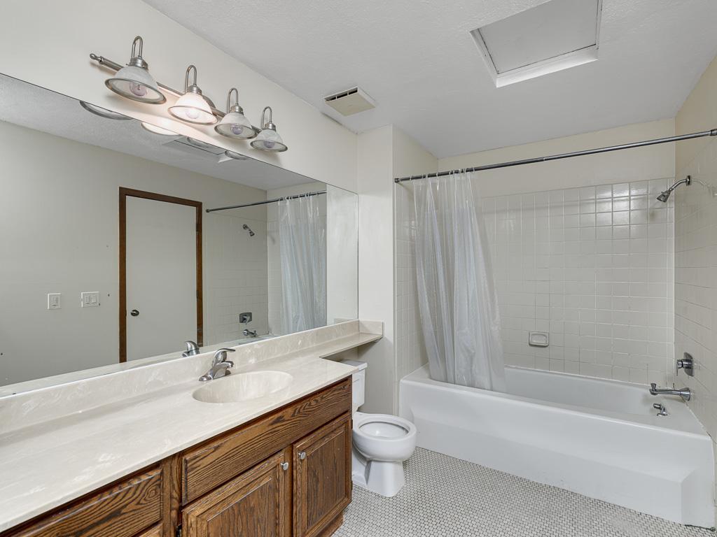 1381 Spencer Road W