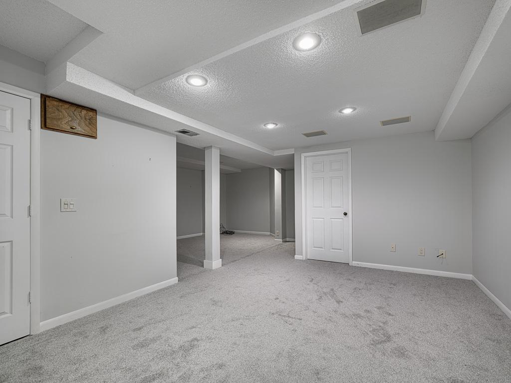 1381 Spencer Road W