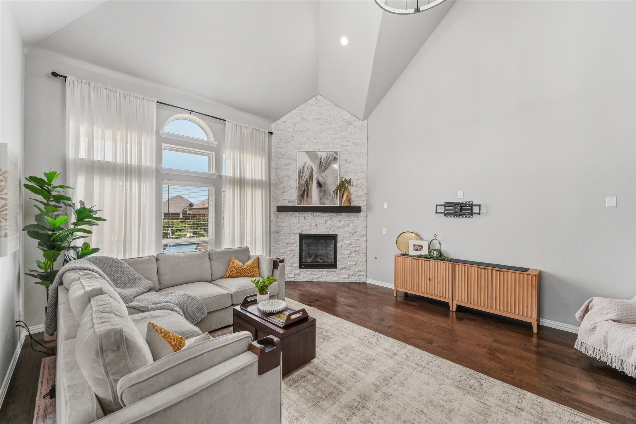 701 Featherstone Lane