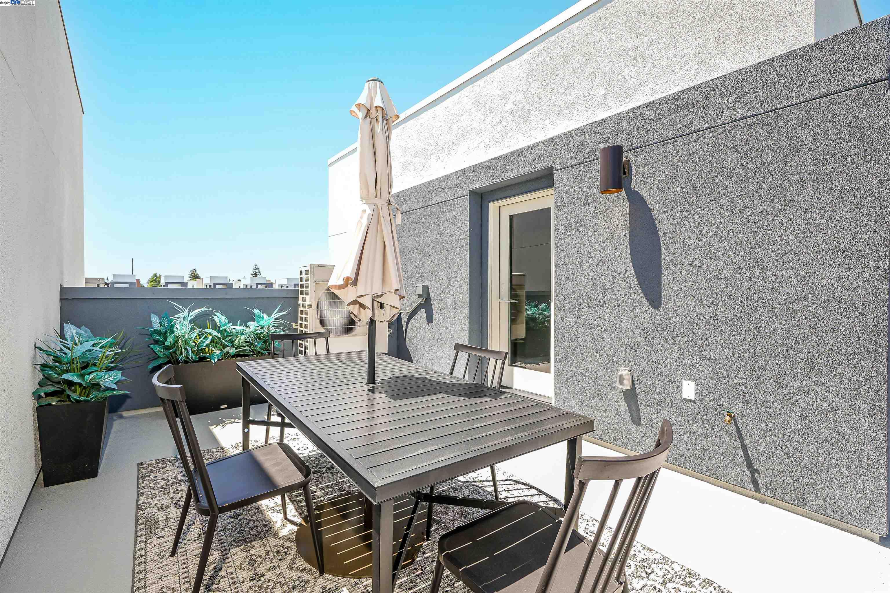 2260 Stanford Street