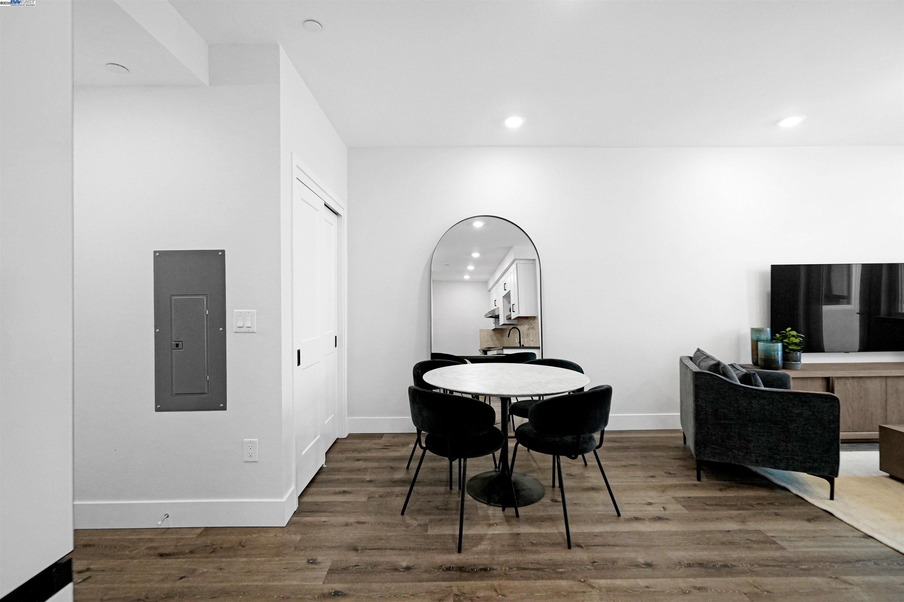 42111 Osgood # 418