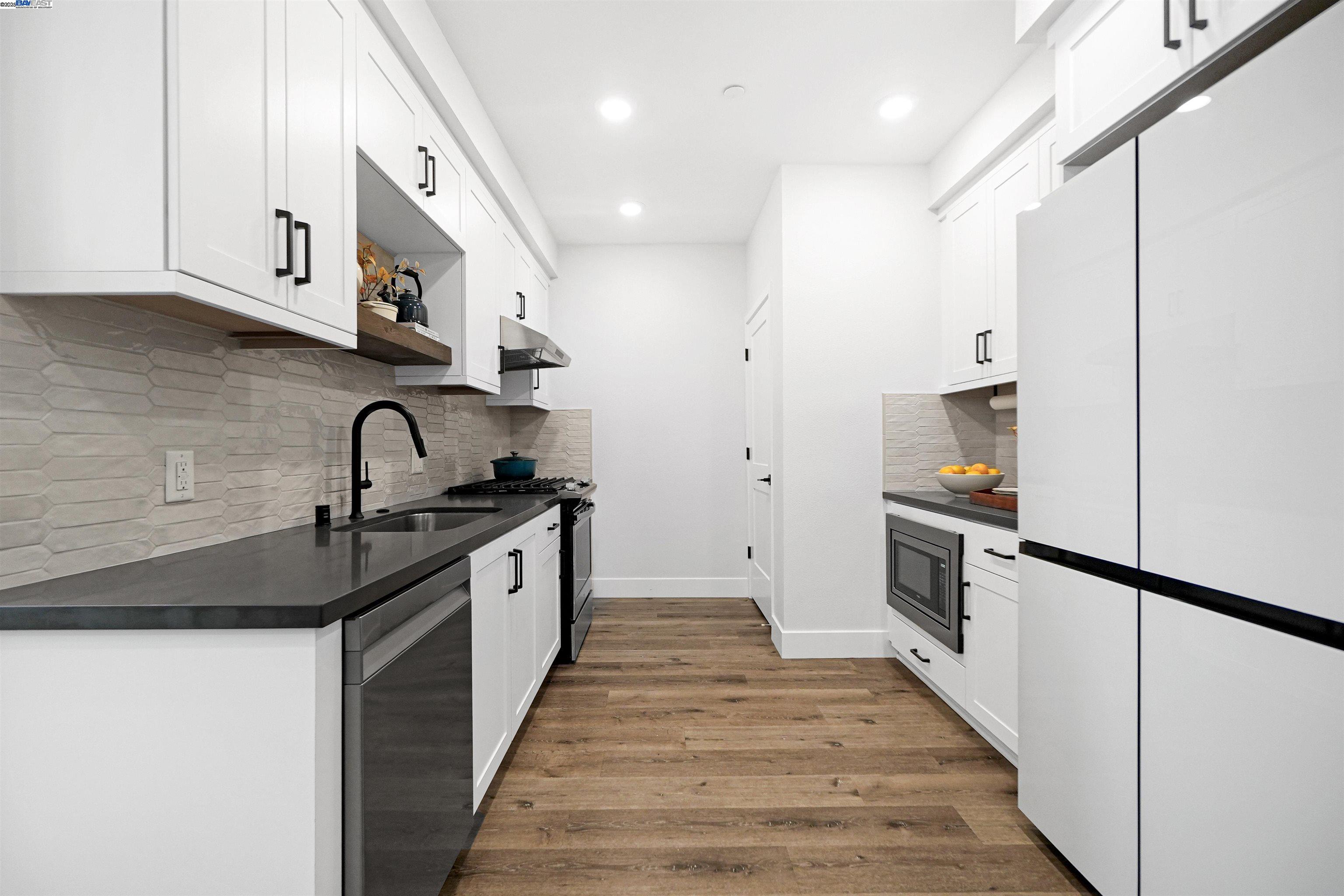 42111 Osgood # 418