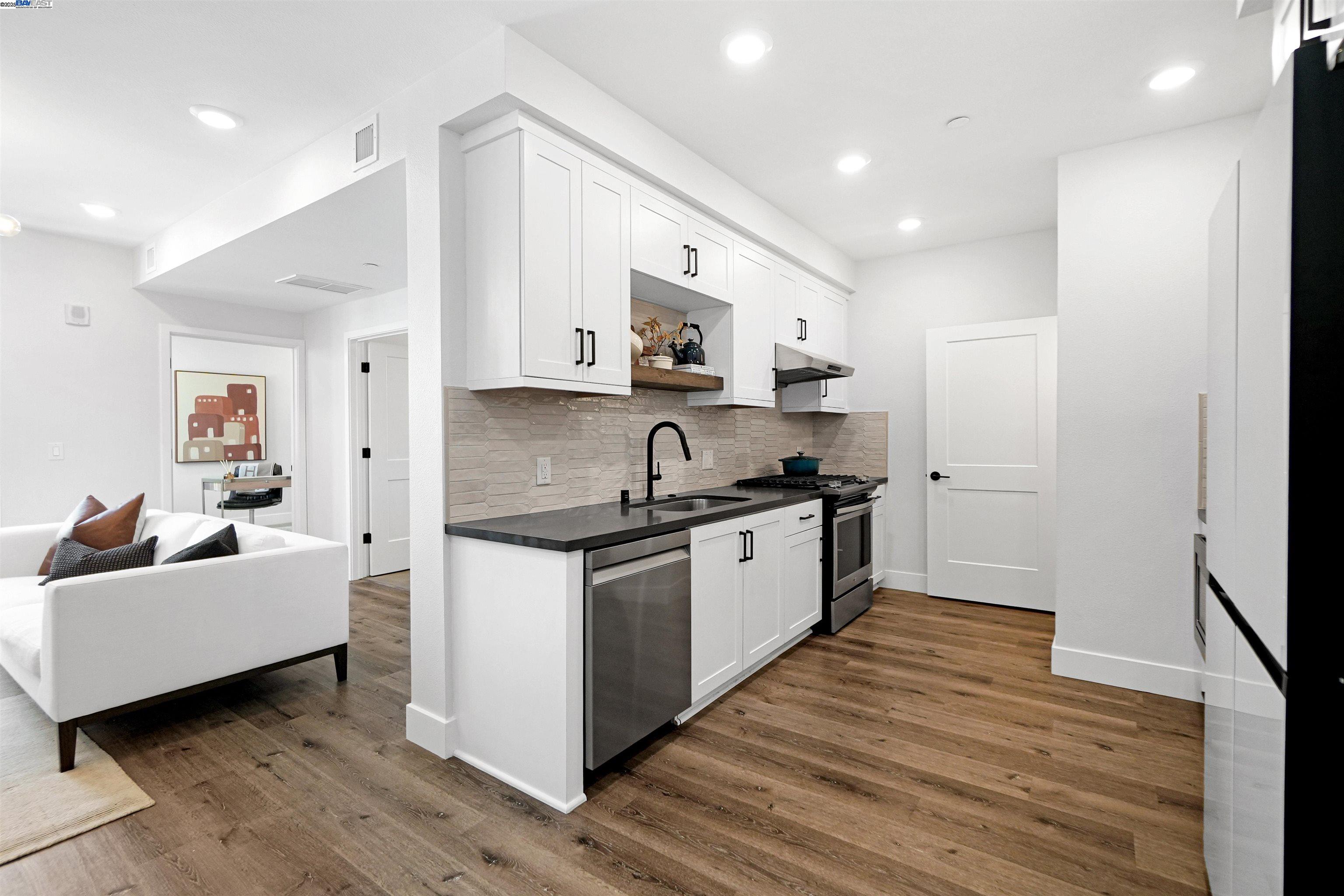 42111 Osgood # 418