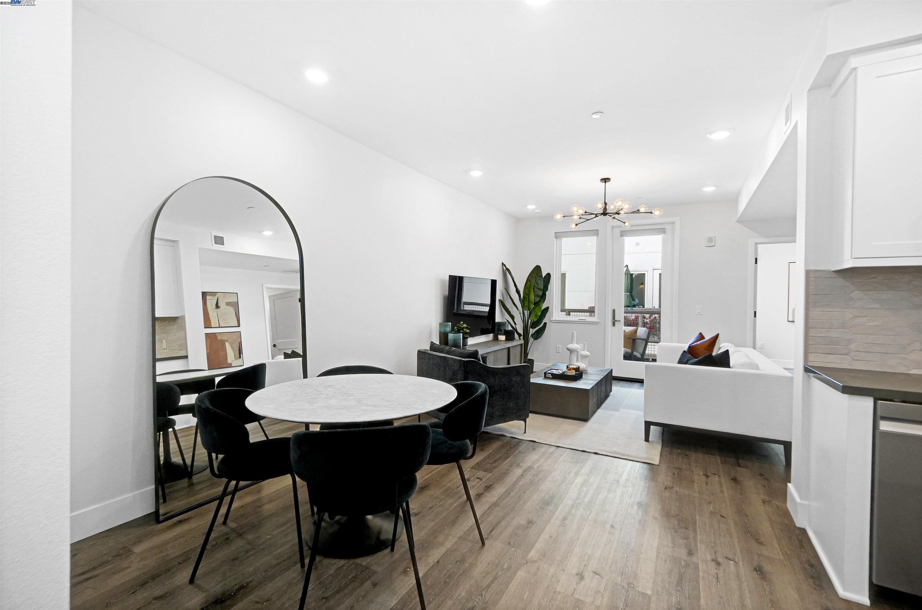 42111 Osgood # 418