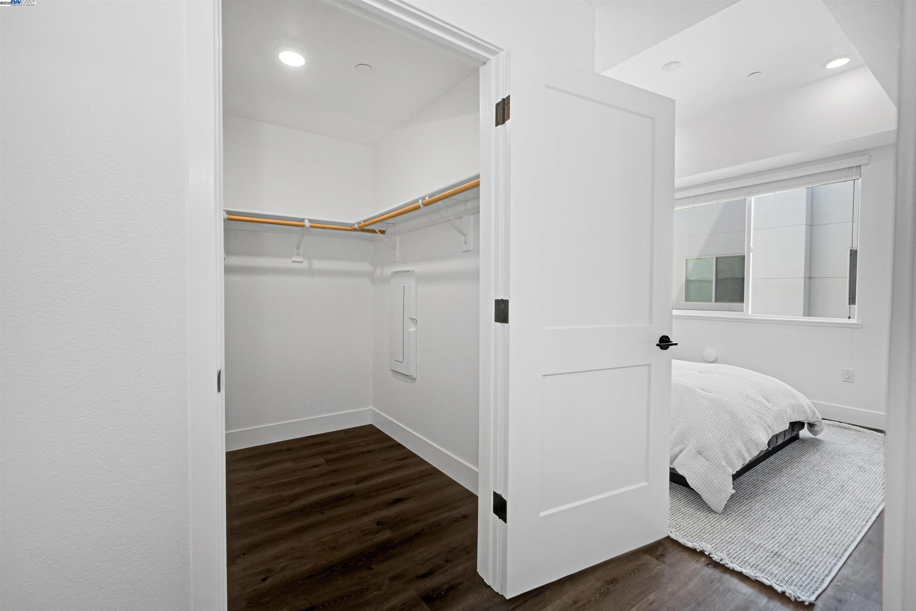 42111 Osgood # 418
