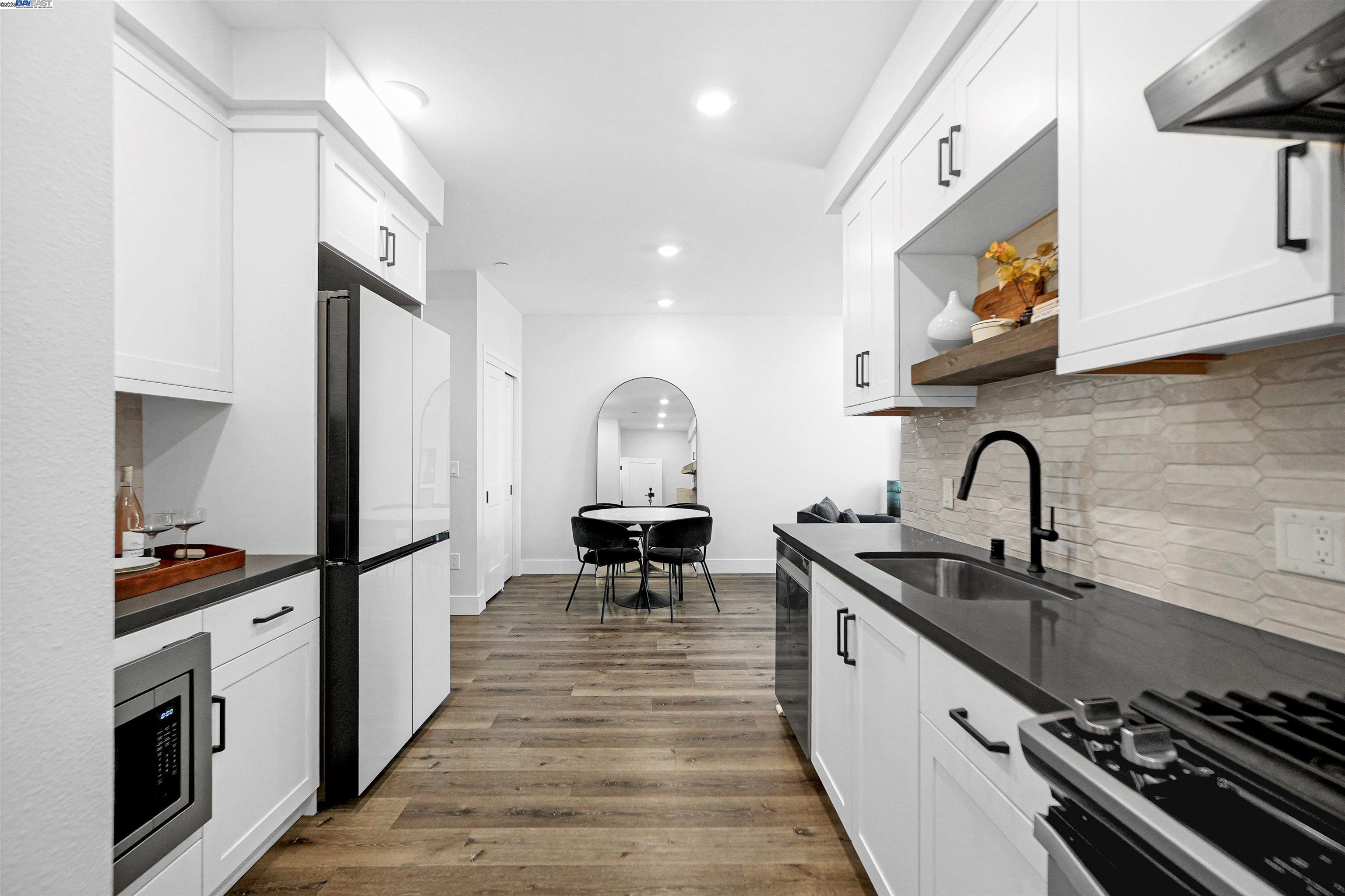 42111 Osgood # 418