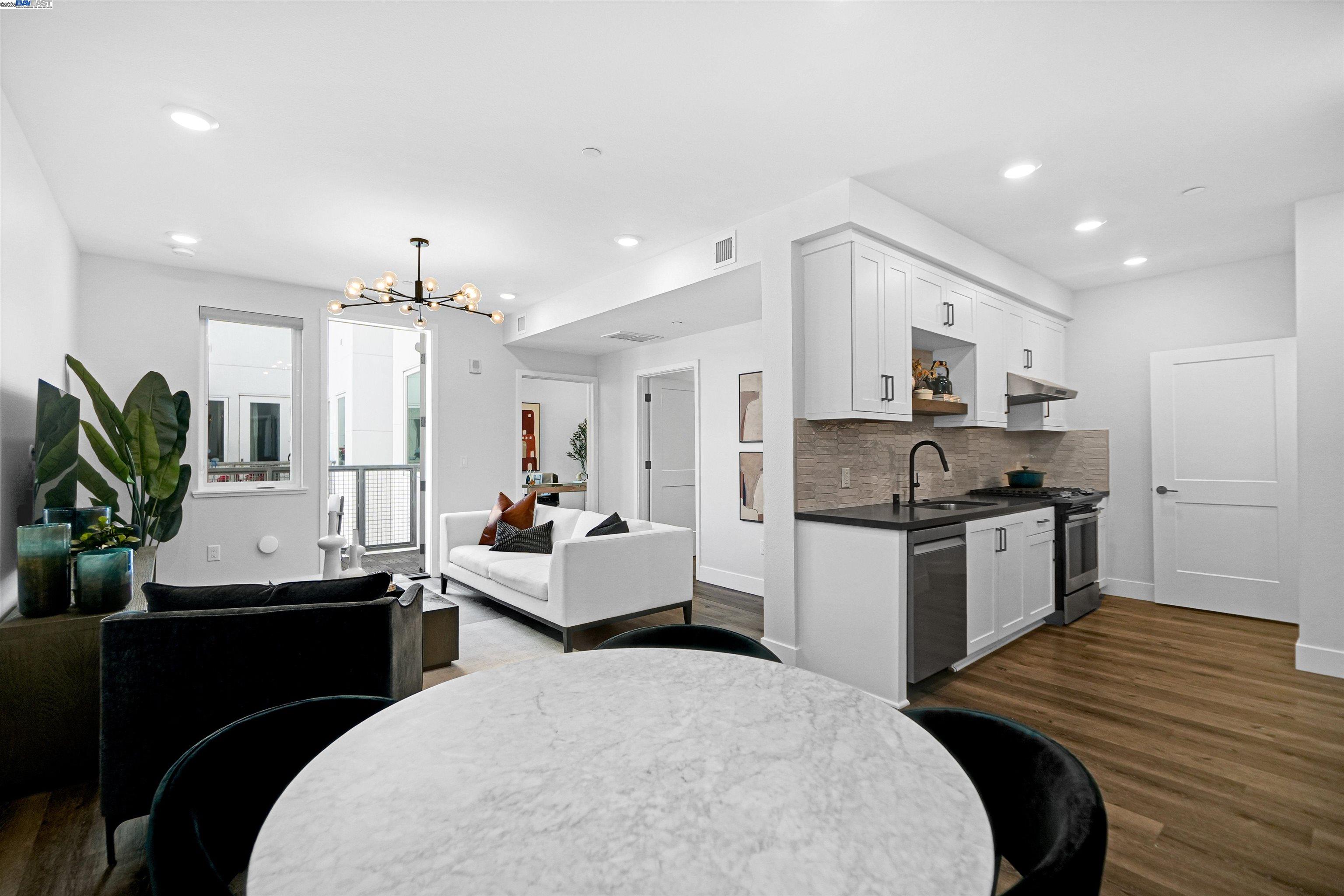 42111 Osgood # 418