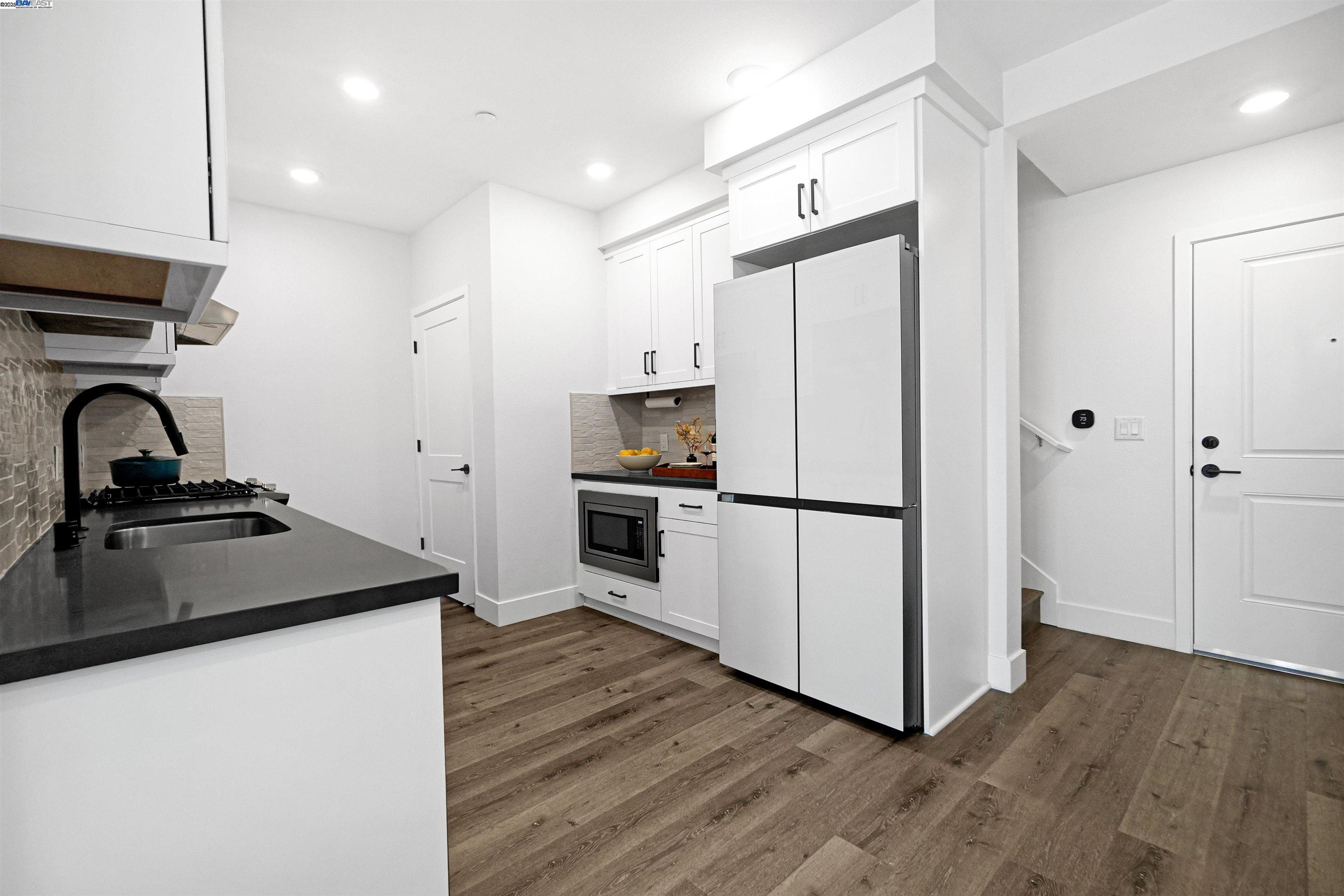 42111 Osgood # 418