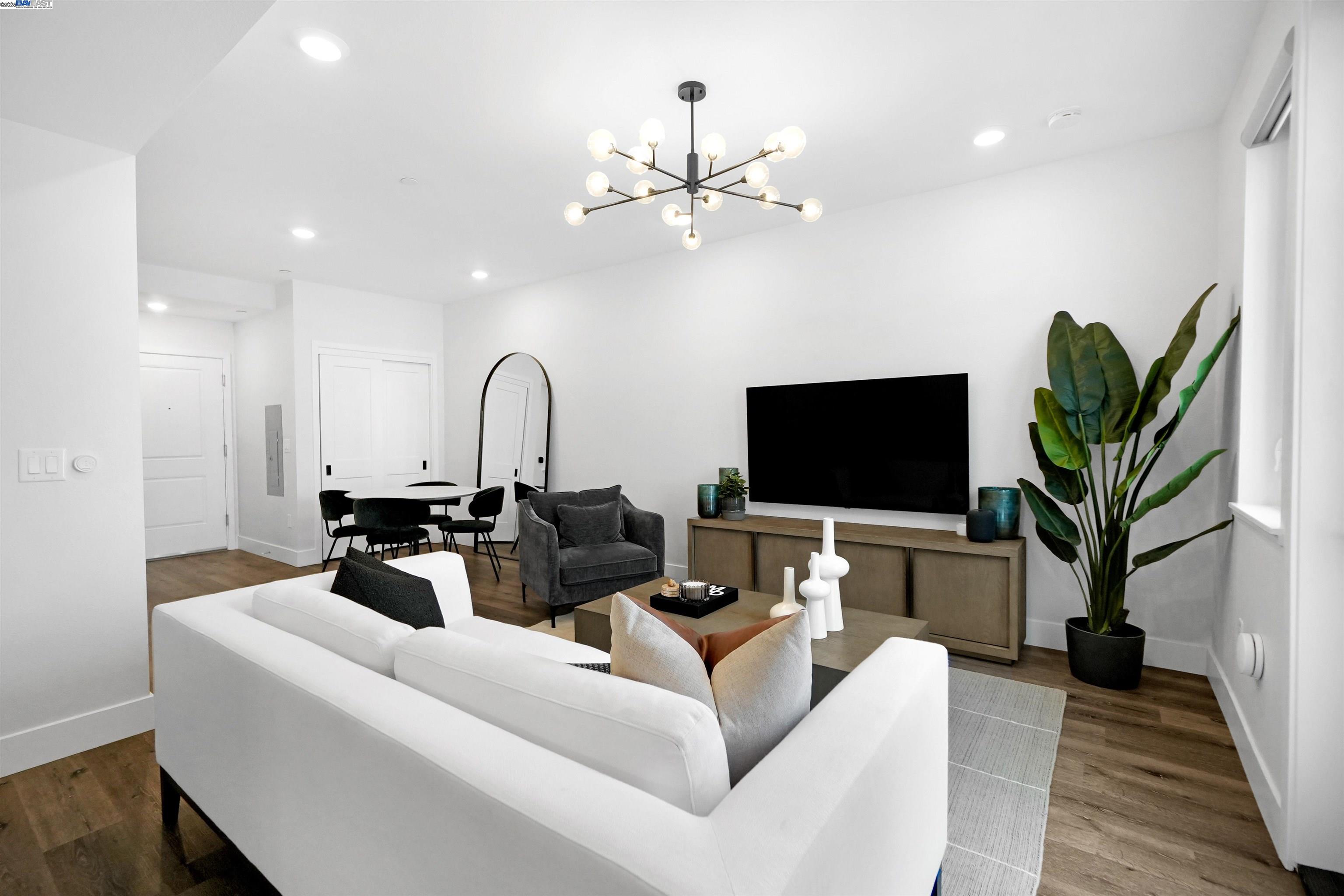 42111 Osgood # 418
