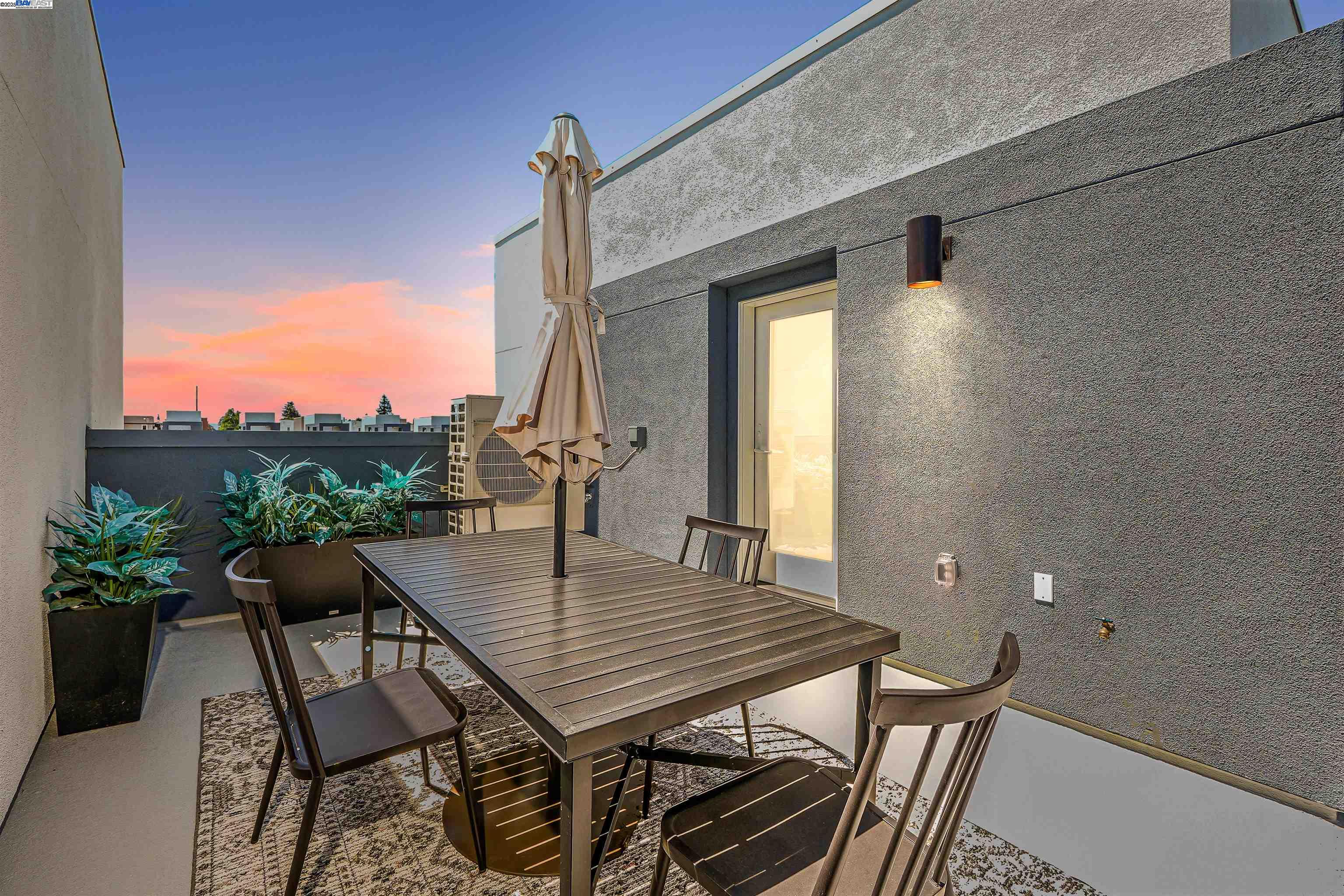 2258 Stanford Street