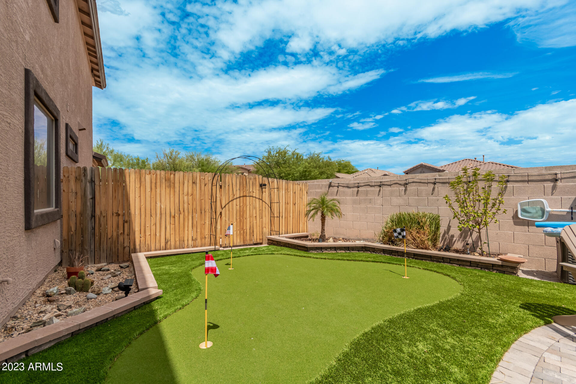 2207 W CALLE DEL SOL