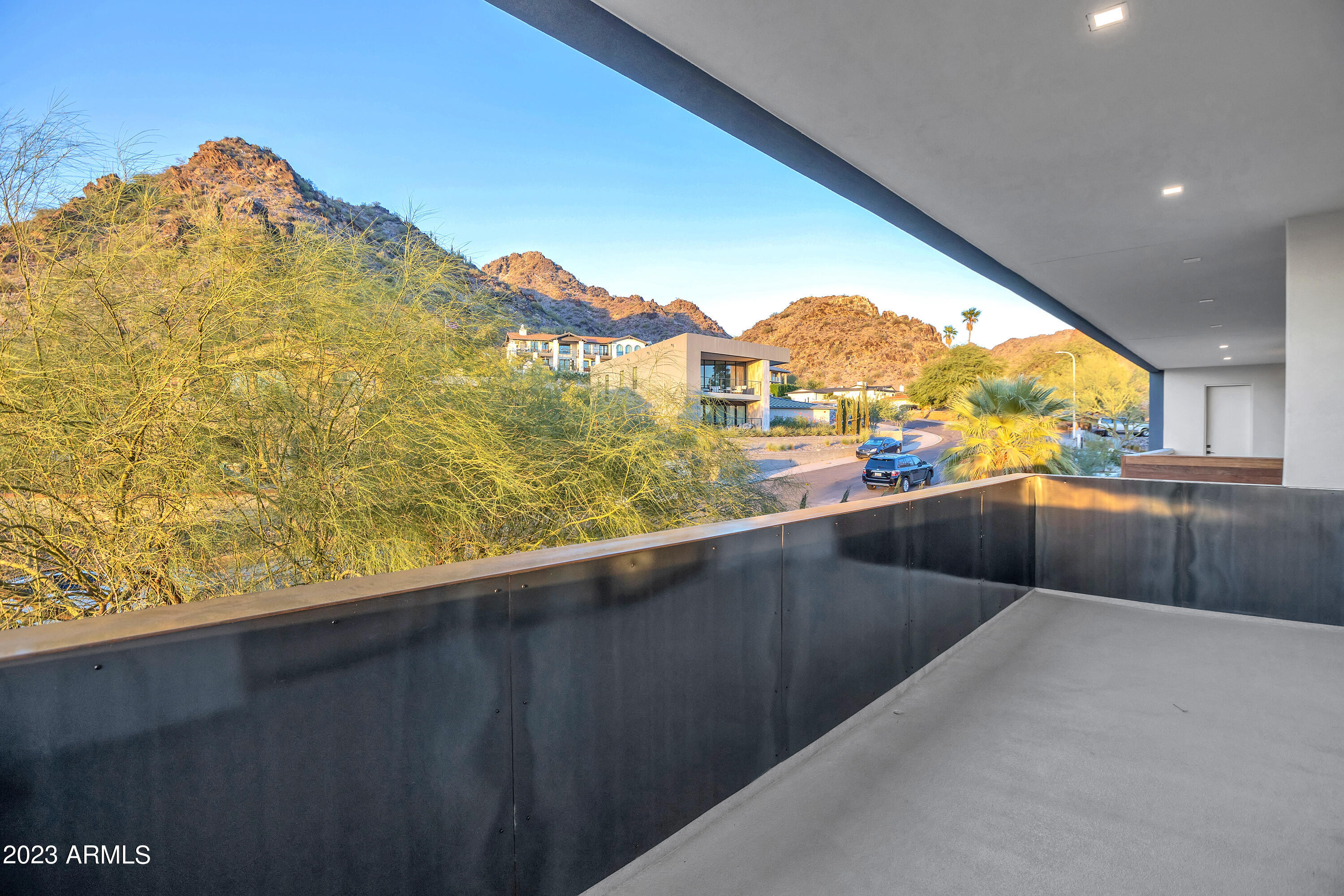 2415 E LINCOLN Circle