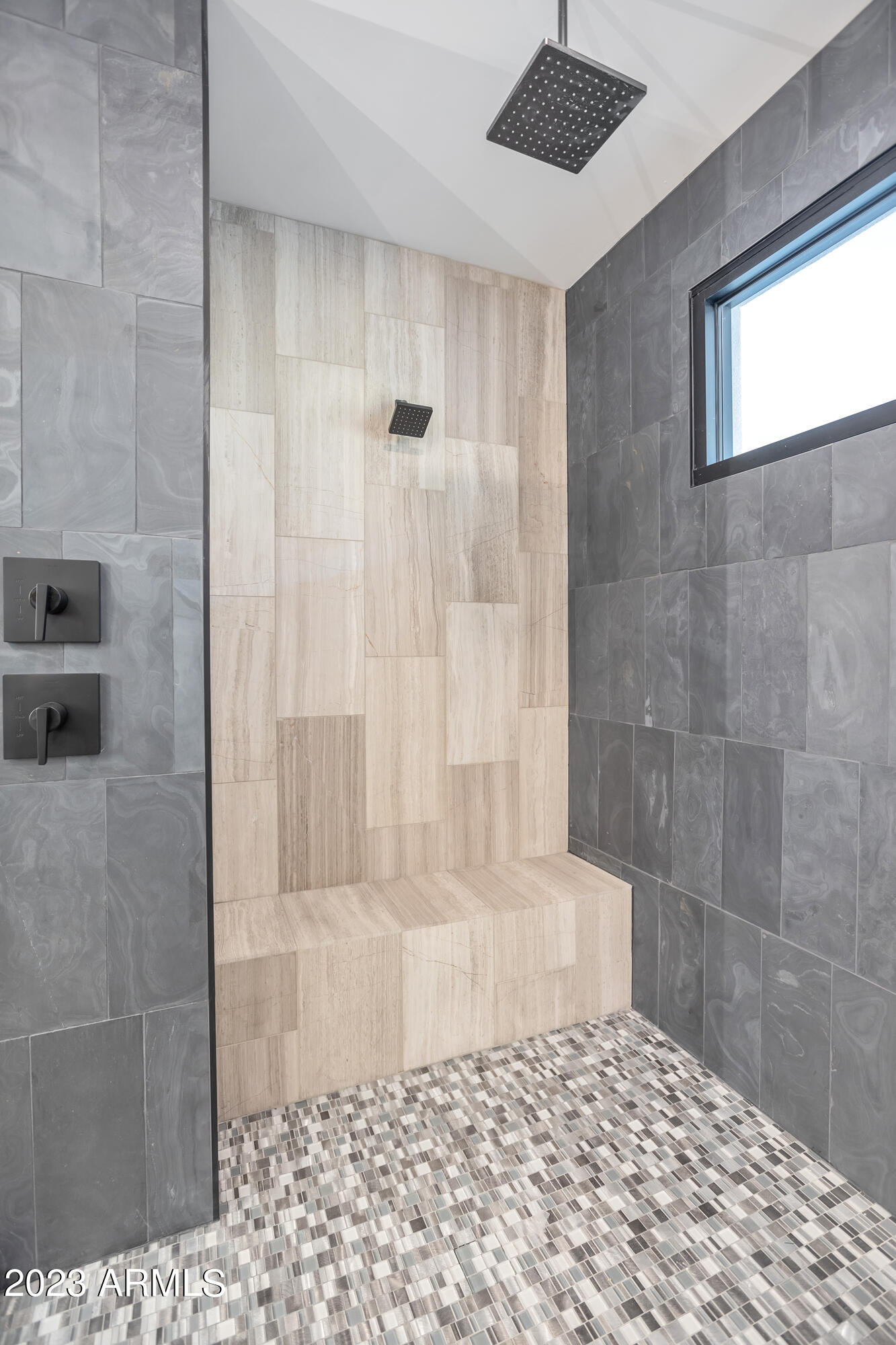 2415 E LINCOLN Circle