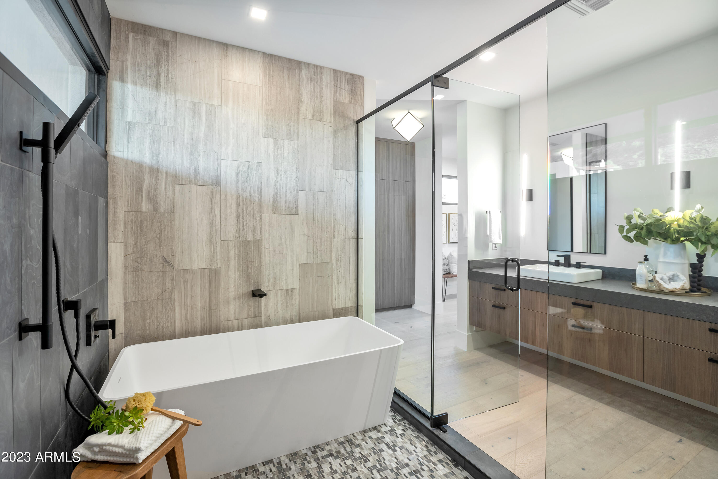 2415 E LINCOLN Circle