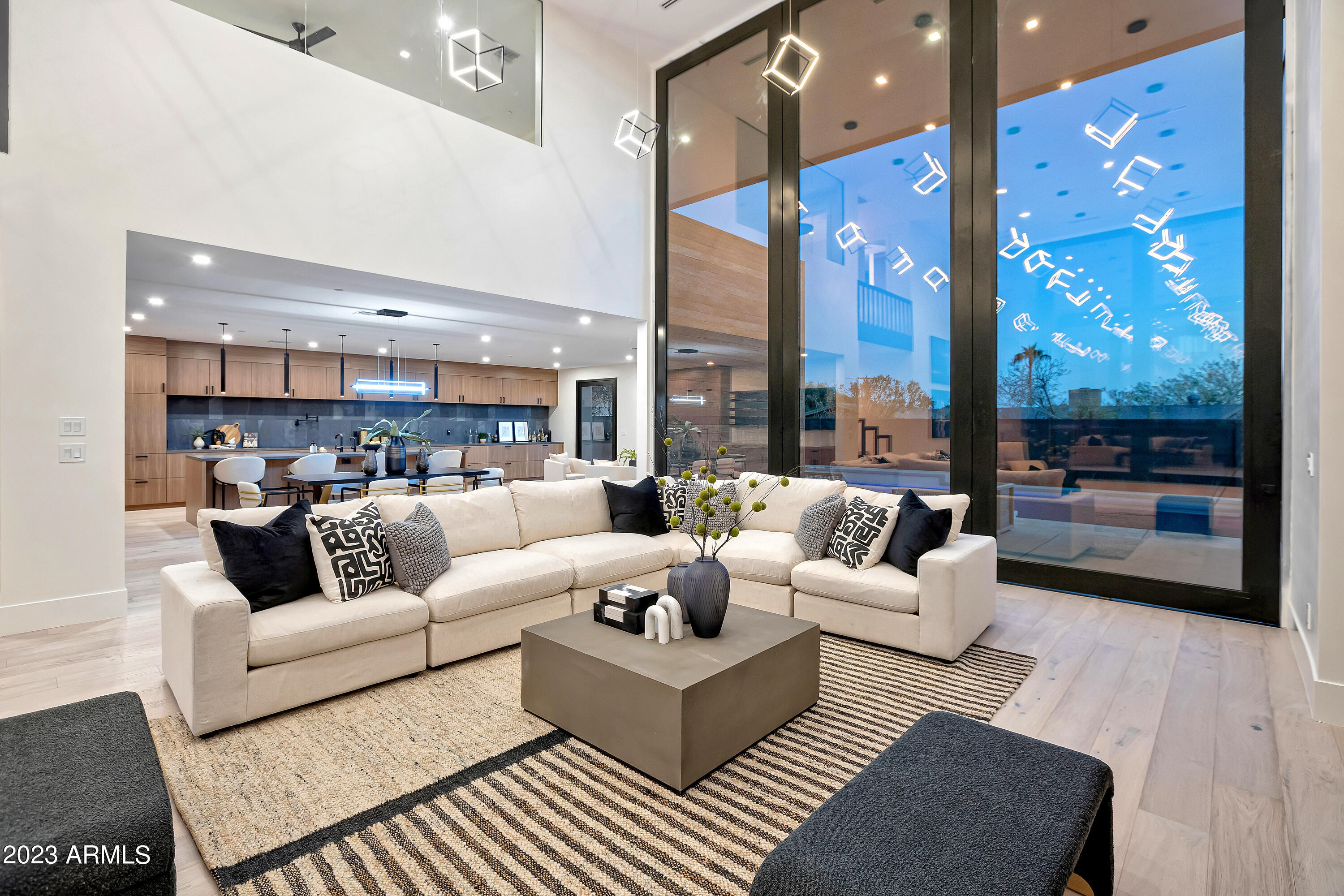 2415 E LINCOLN Circle