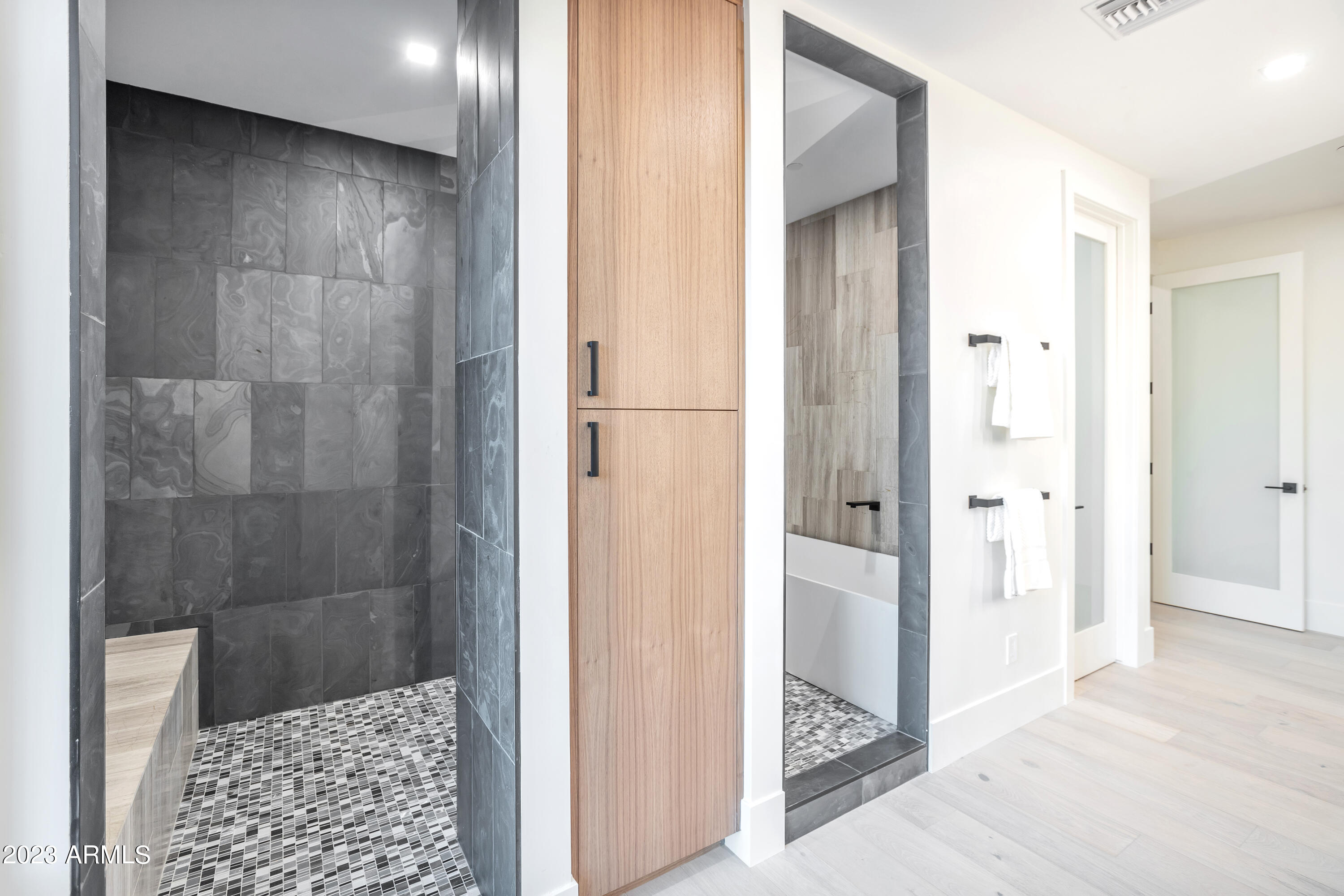 2415 E LINCOLN Circle