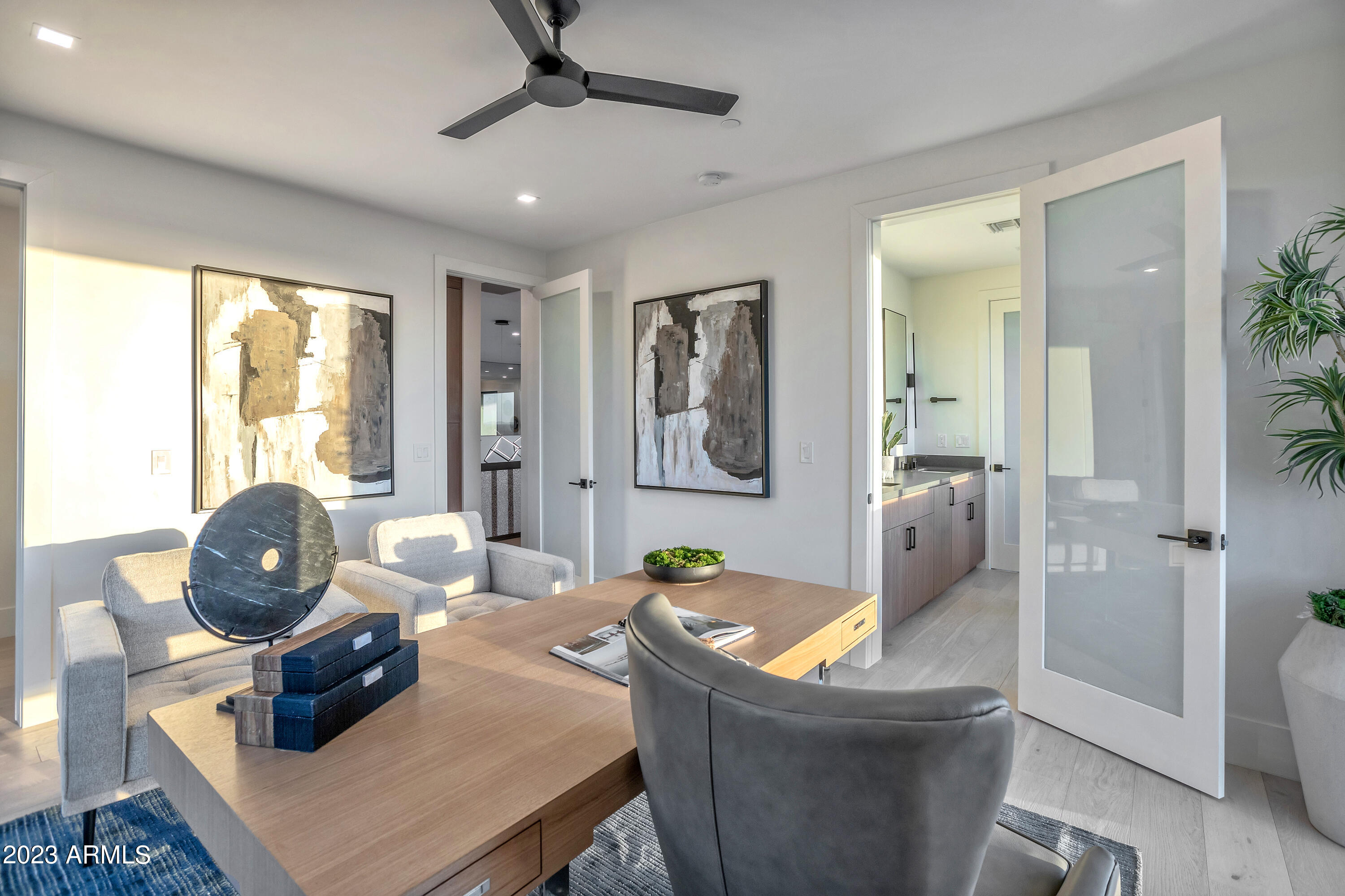 2415 E LINCOLN Circle