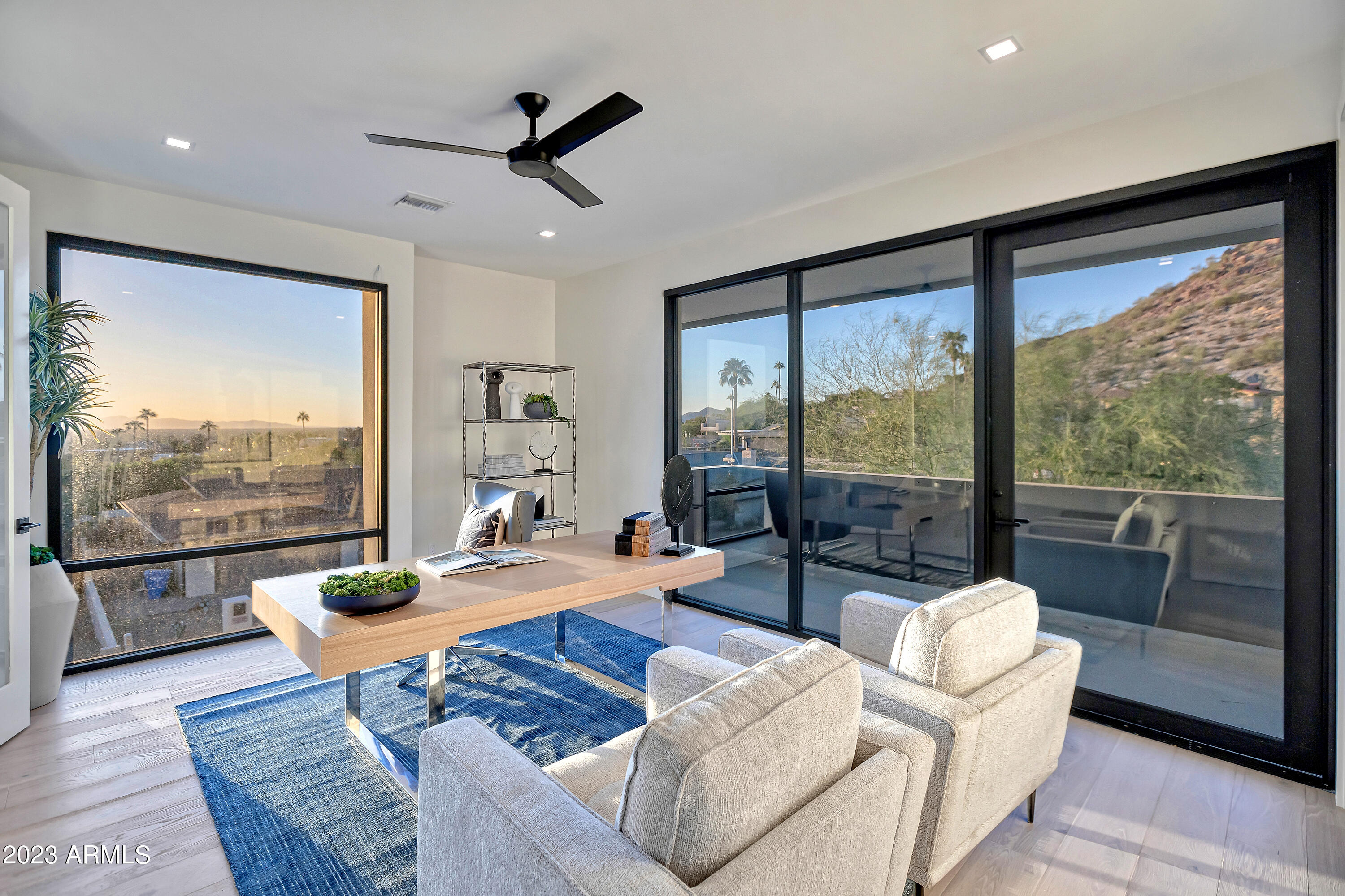 2415 E LINCOLN Circle