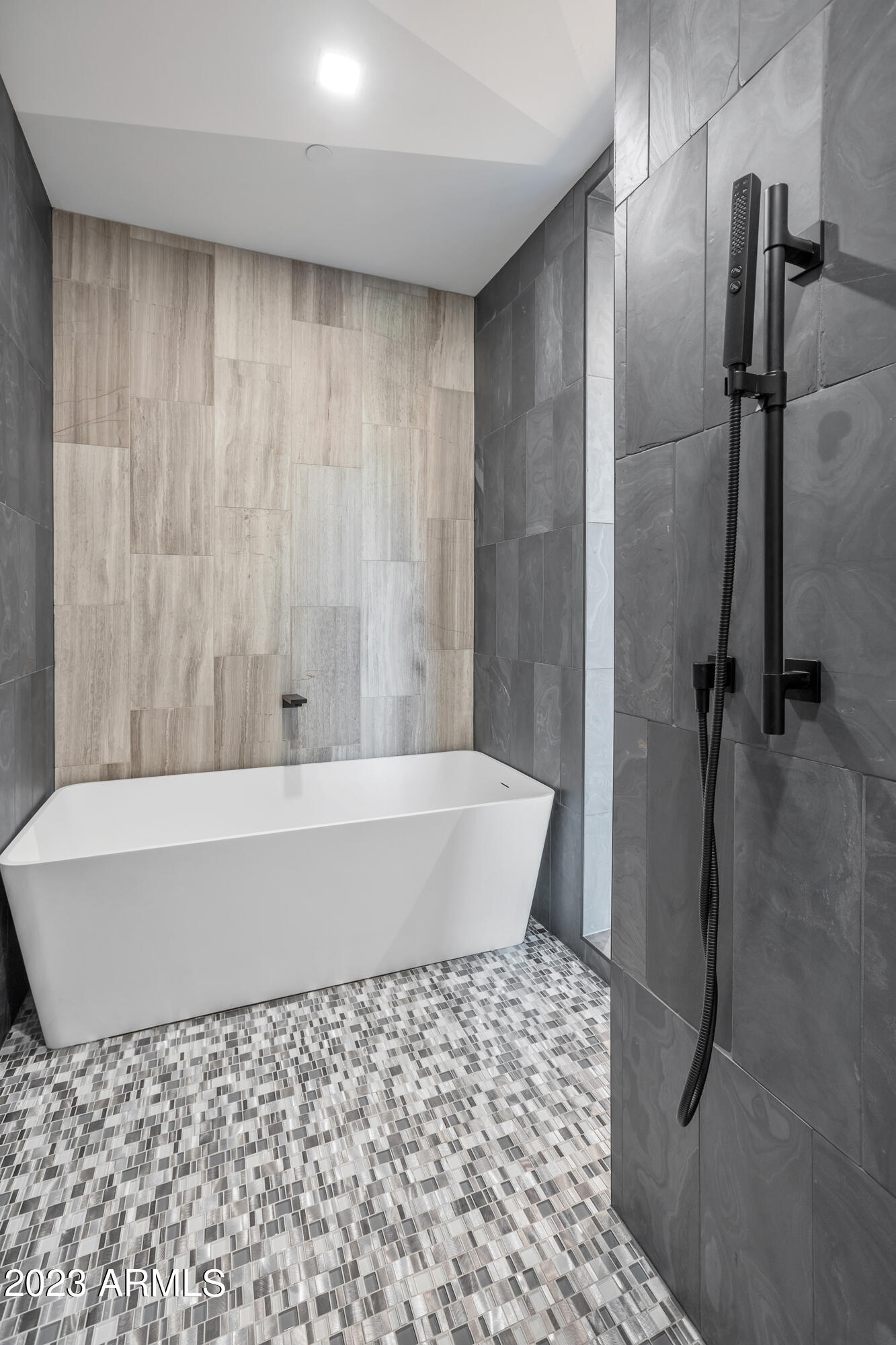 2415 E LINCOLN Circle