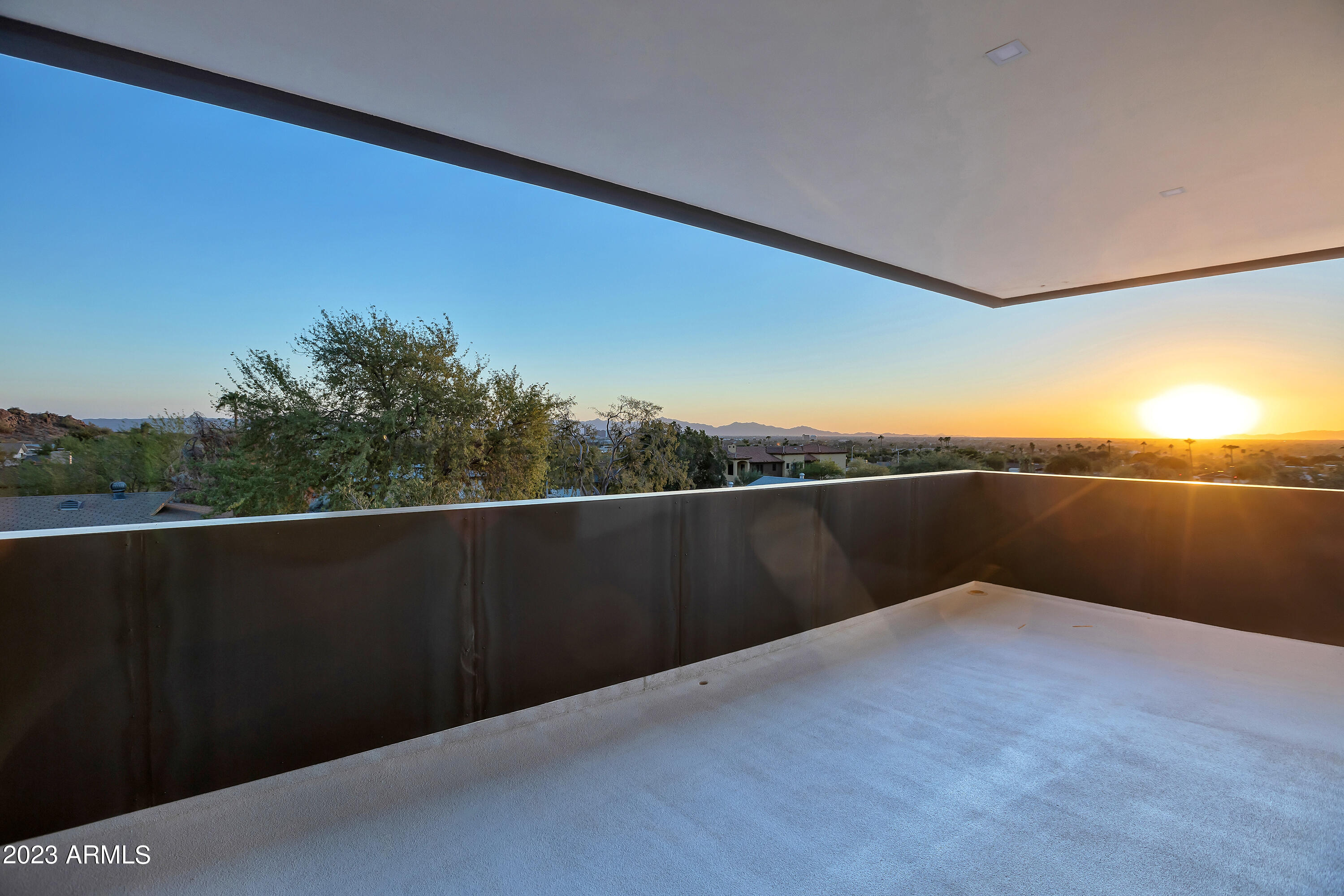 2415 E LINCOLN Circle