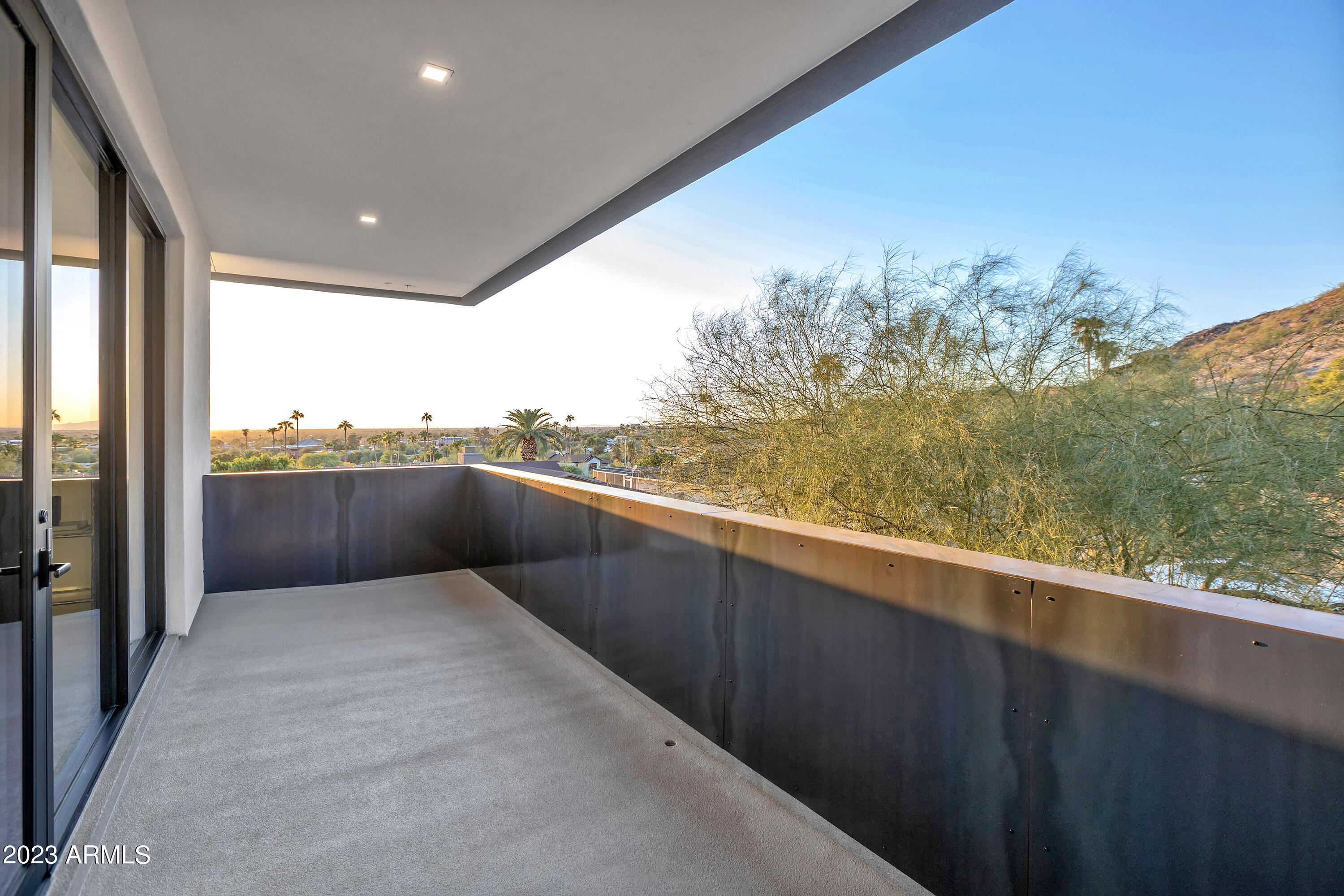 2415 E LINCOLN Circle