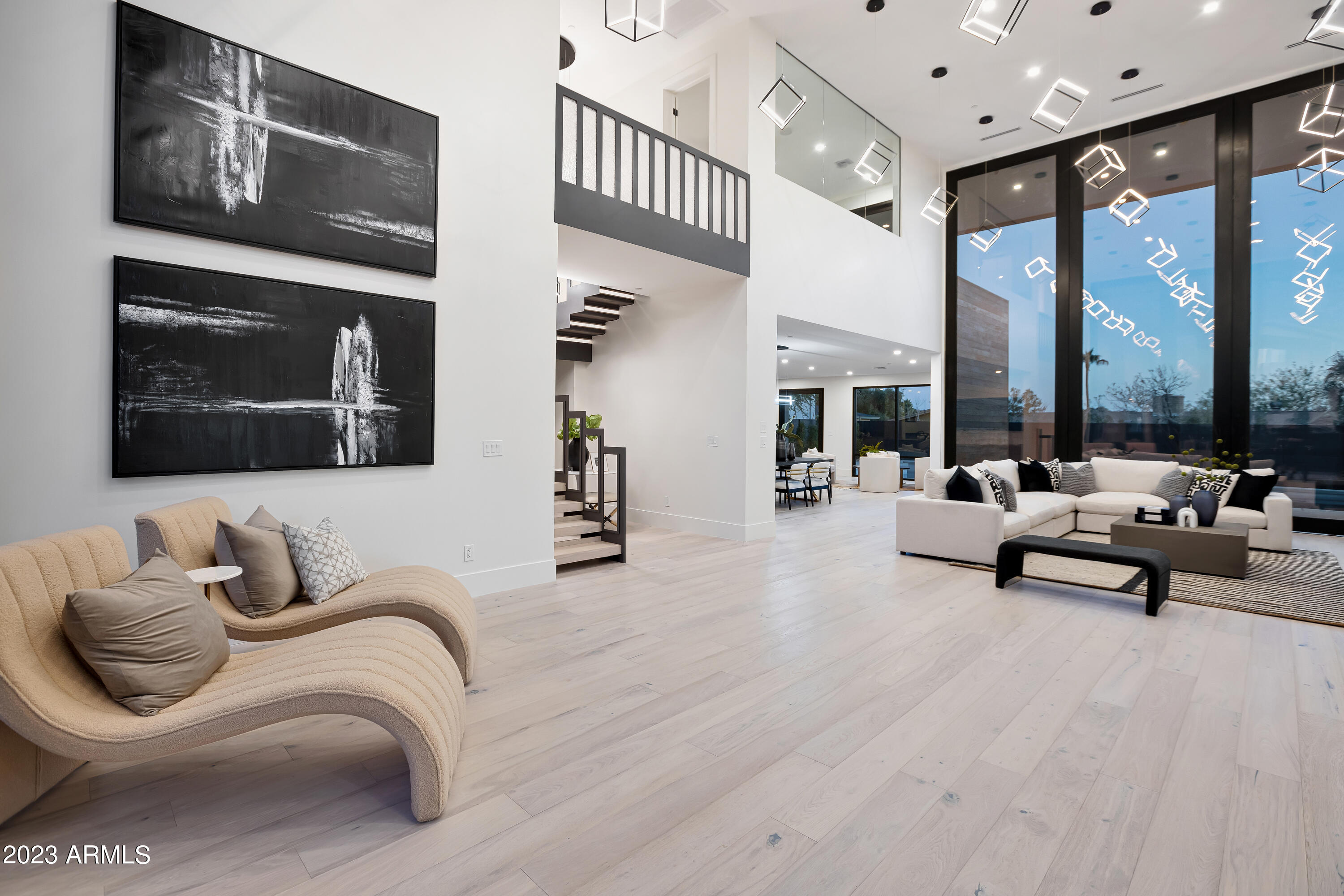 2415 E LINCOLN Circle