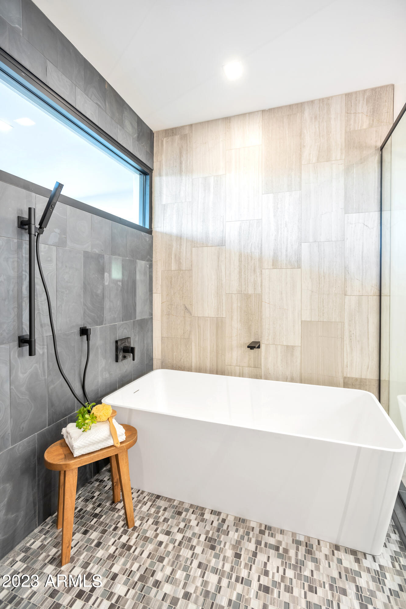 2415 E LINCOLN Circle