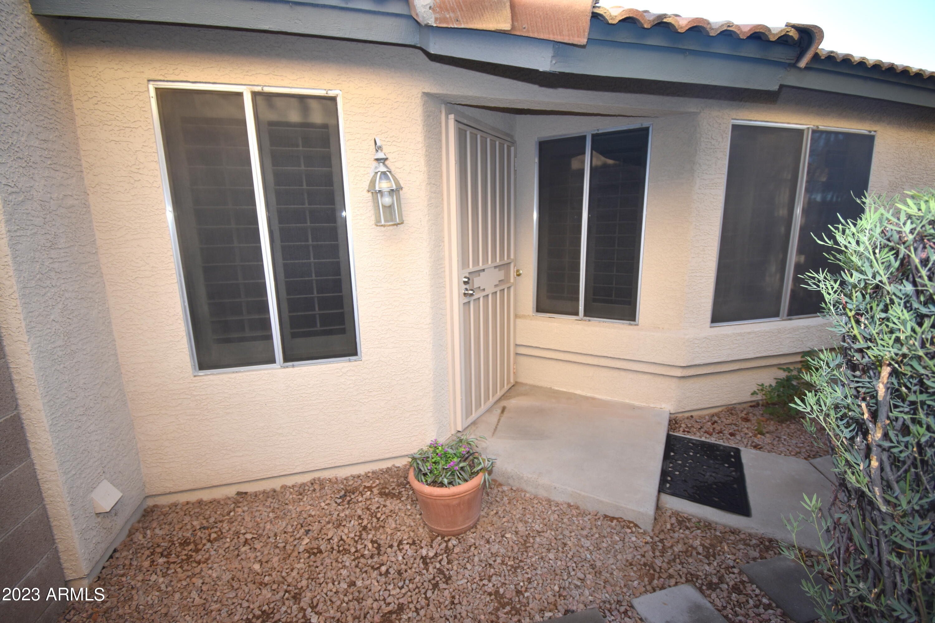 4301 E SIESTA Lane