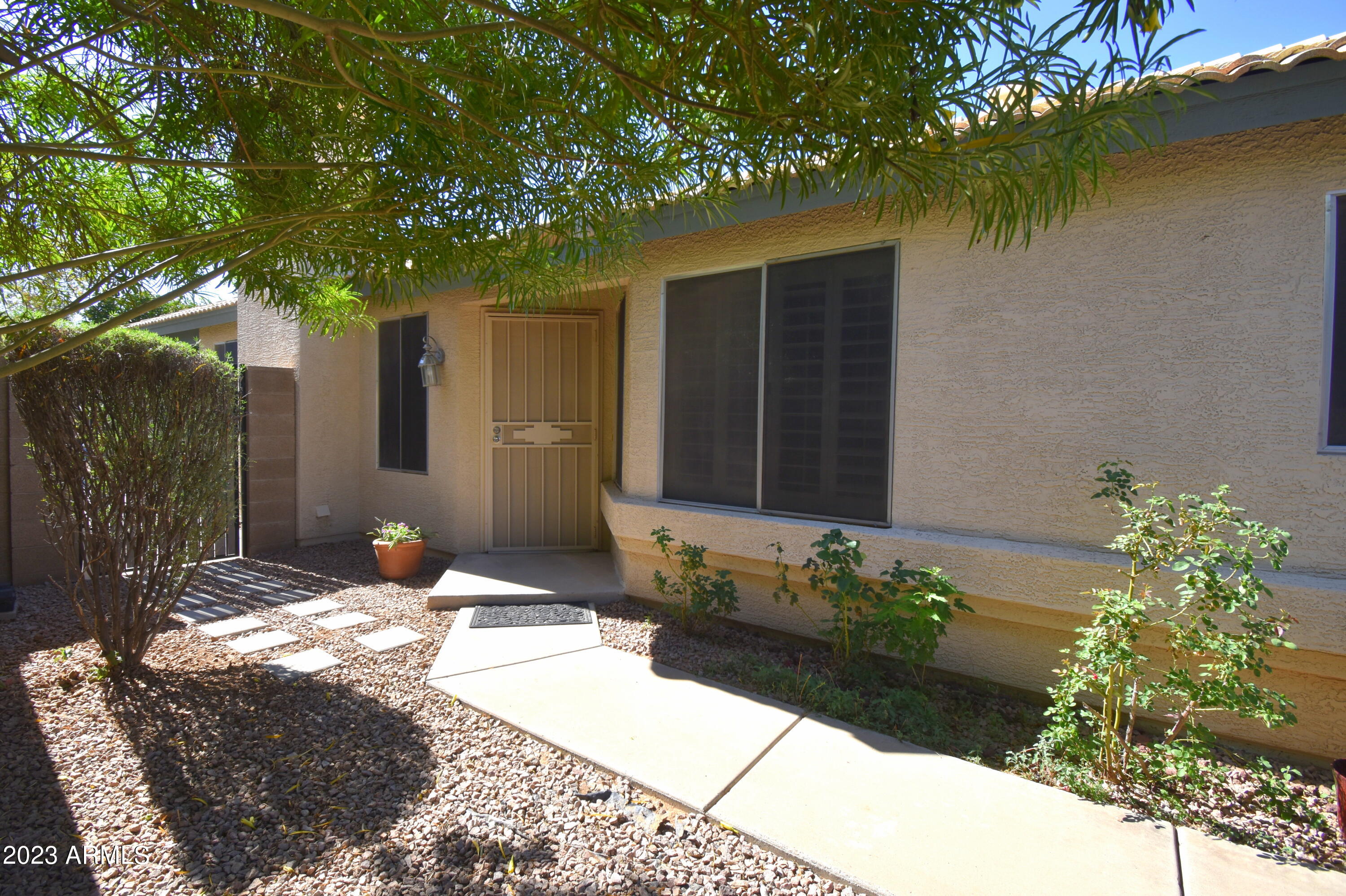 4301 E SIESTA Lane