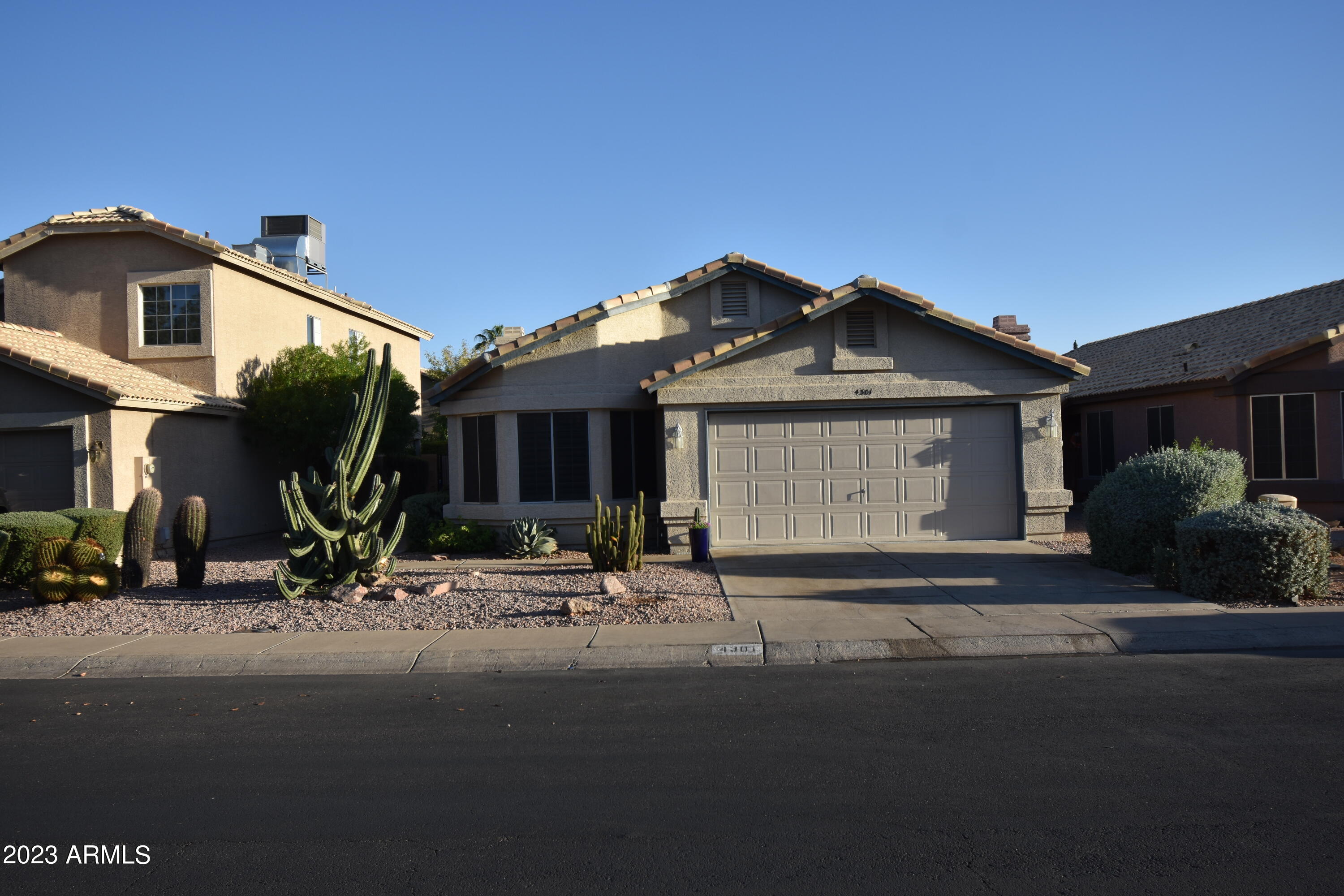 4301 E SIESTA Lane