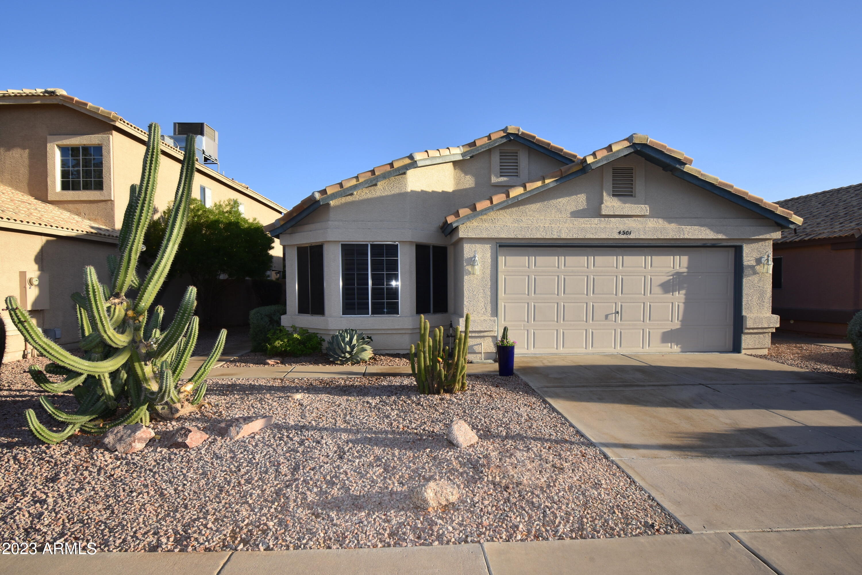 4301 E SIESTA Lane