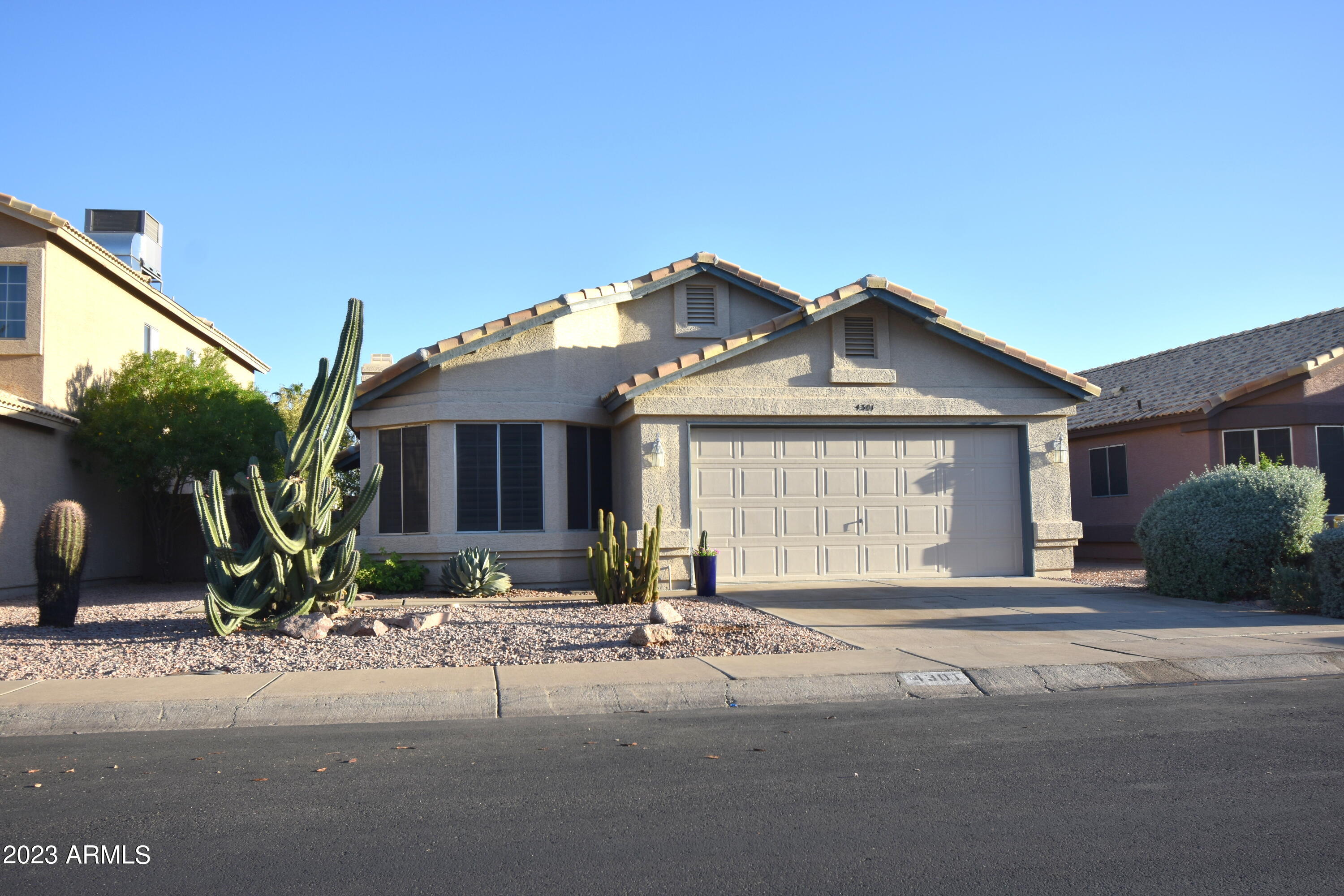 4301 E SIESTA Lane