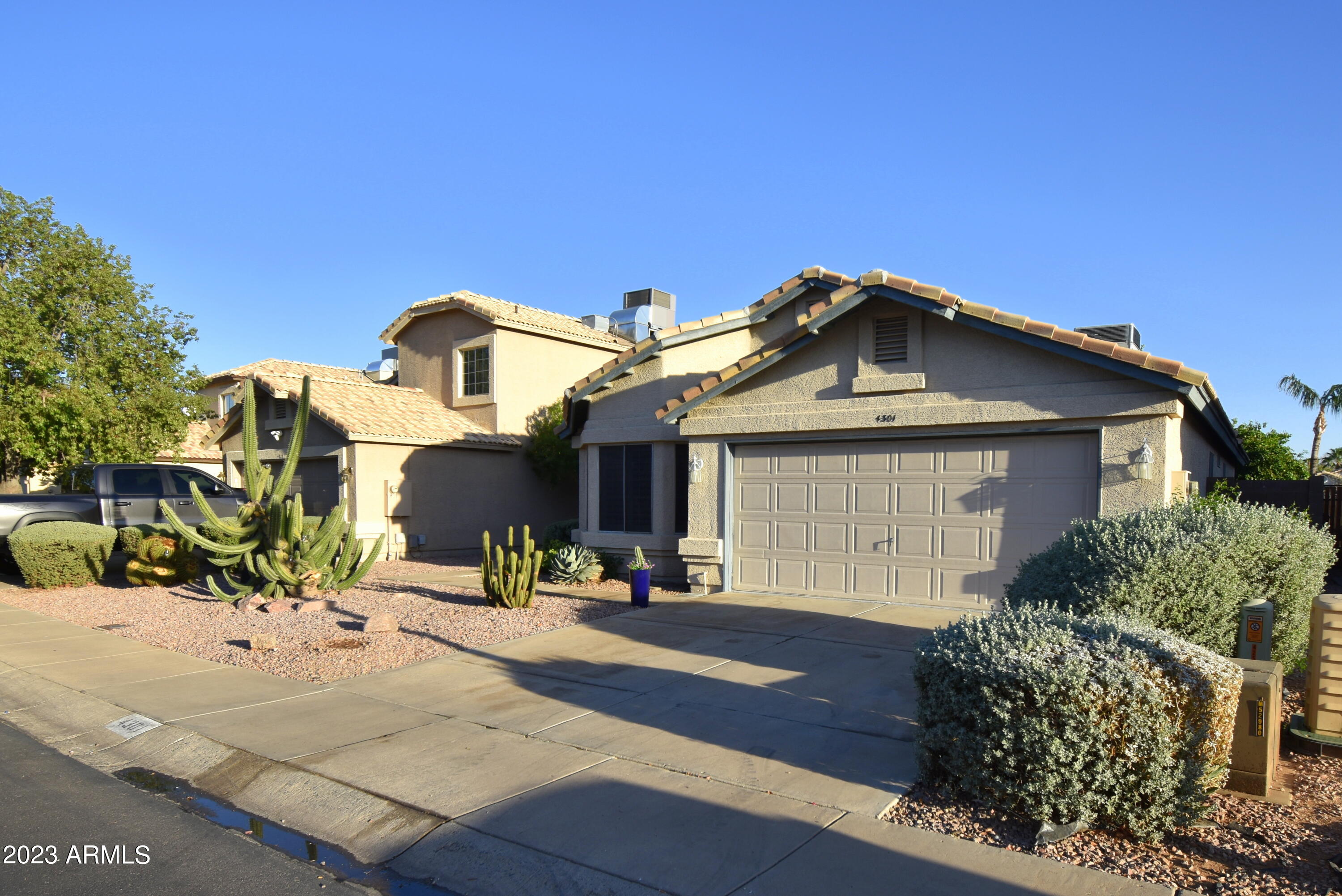4301 E SIESTA Lane