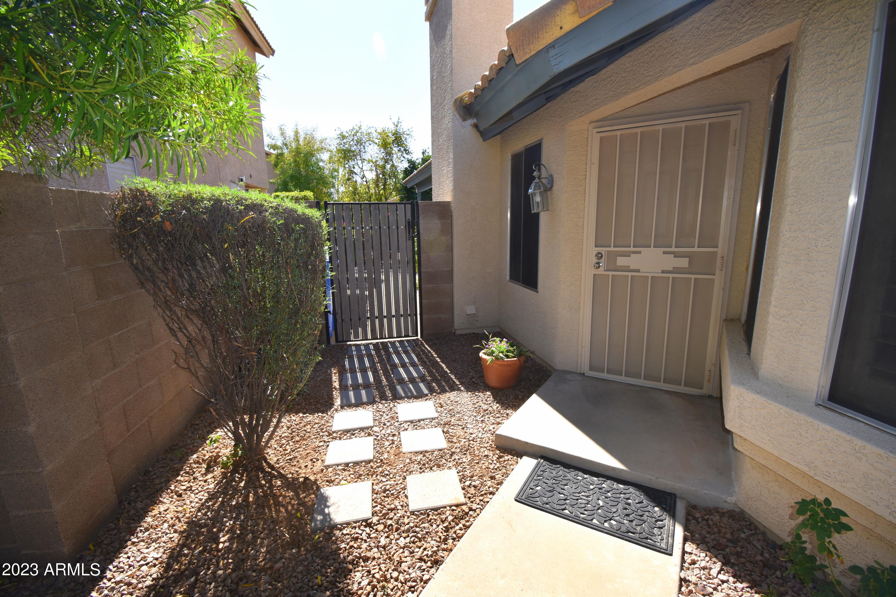4301 E SIESTA Lane