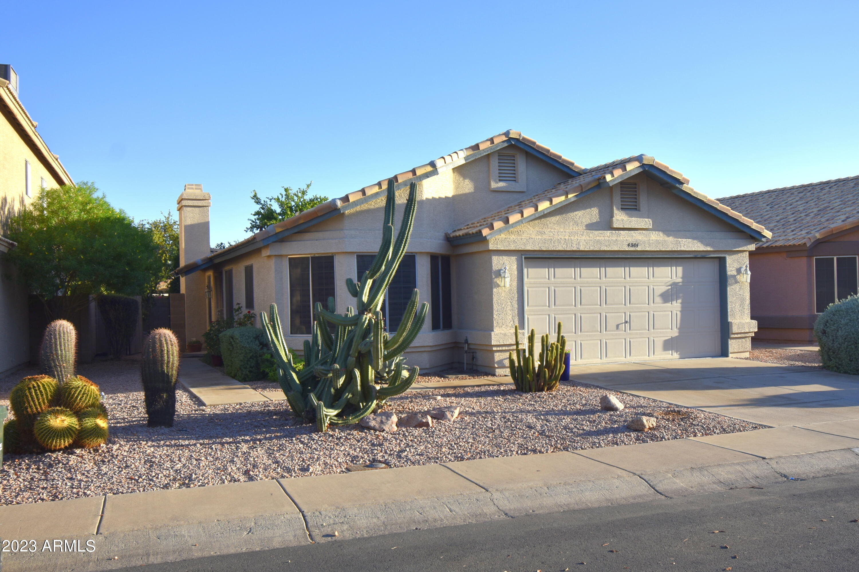 4301 E SIESTA Lane