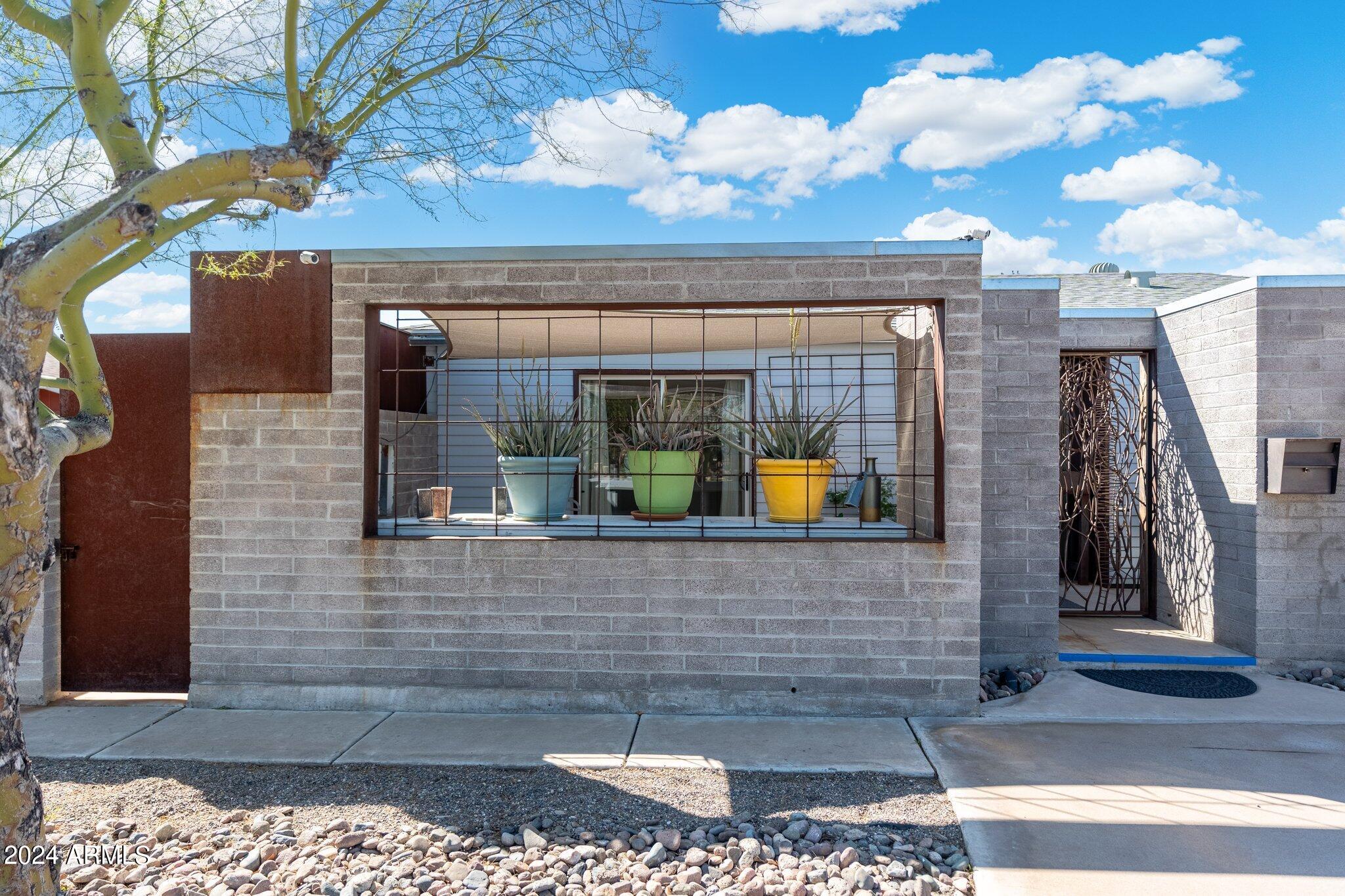 923 W AVALON Drive
