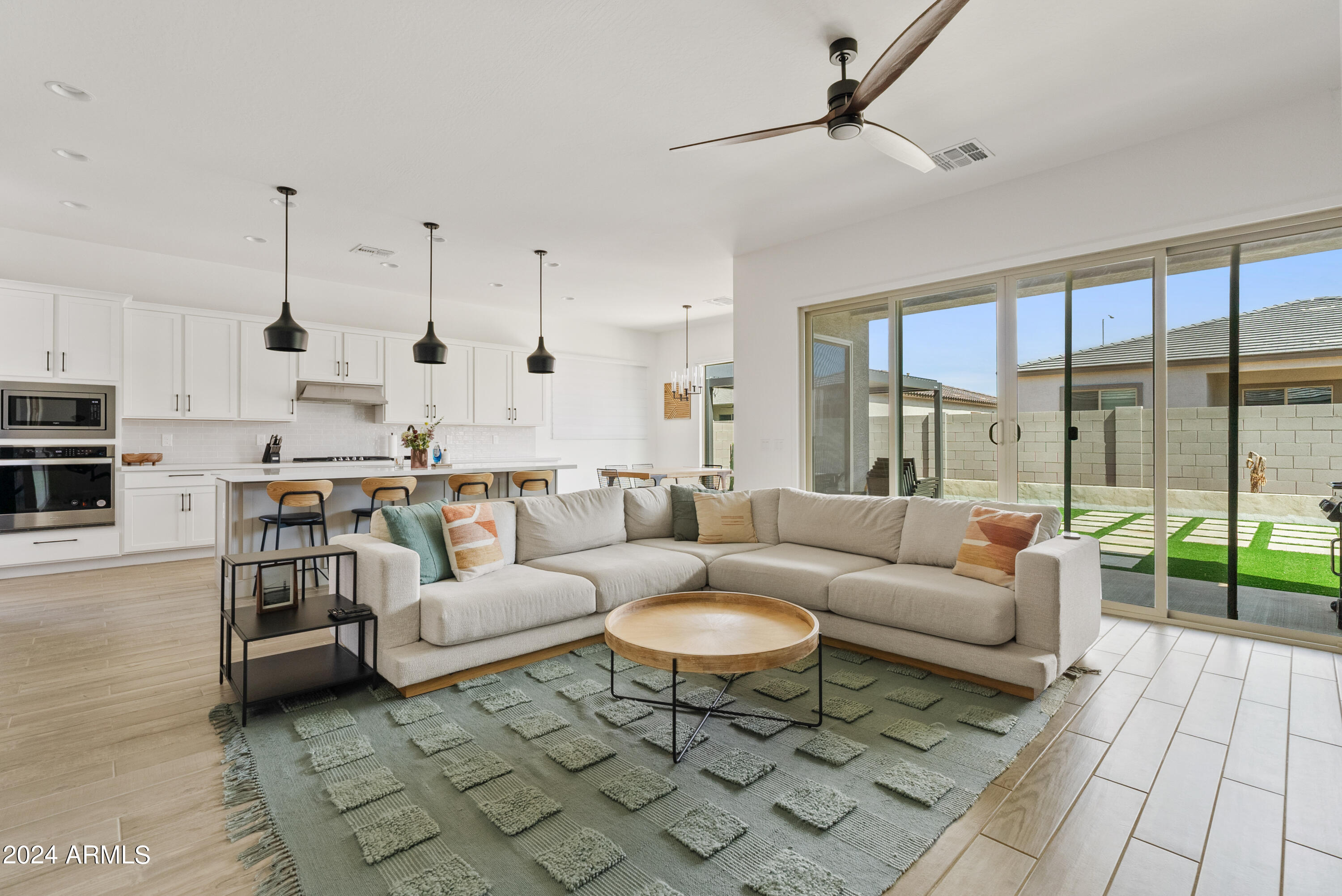 11232 E UTOPIA Avenue