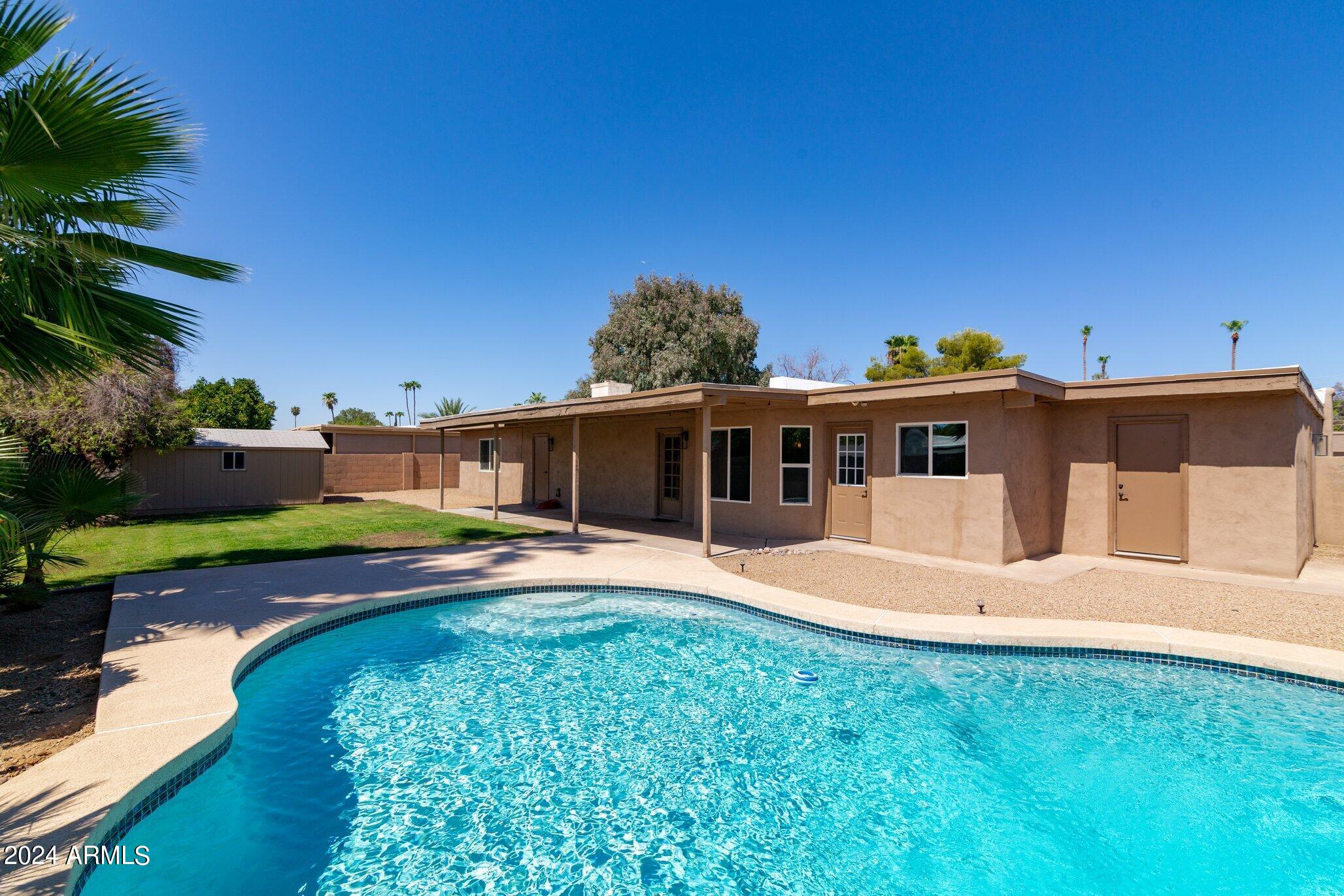 6529 E SHARON Drive