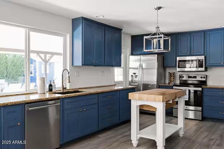 3126 N 84TH Place