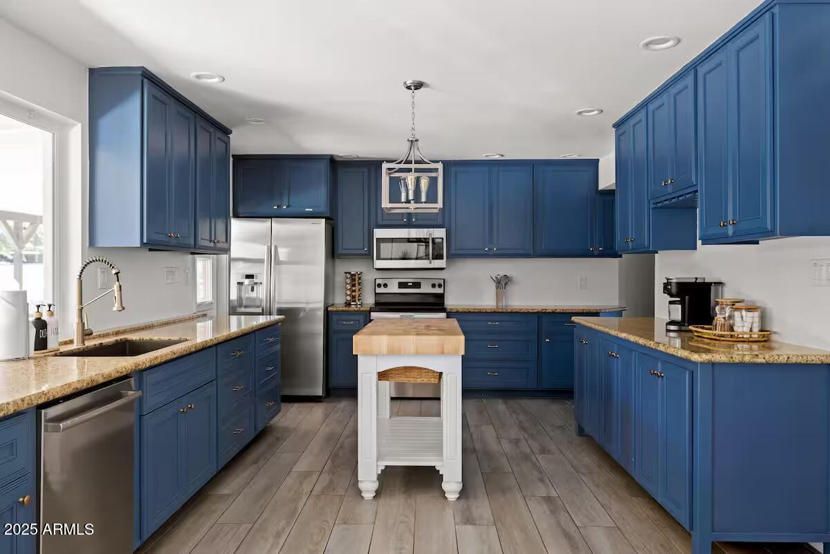 3126 N 84TH Place