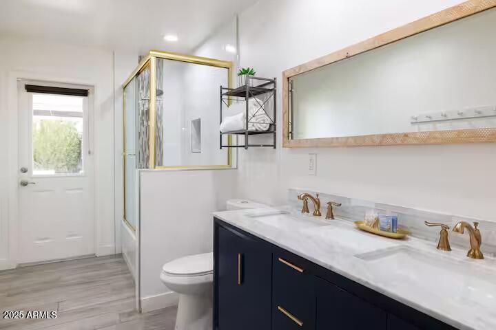 3126 N 84TH Place