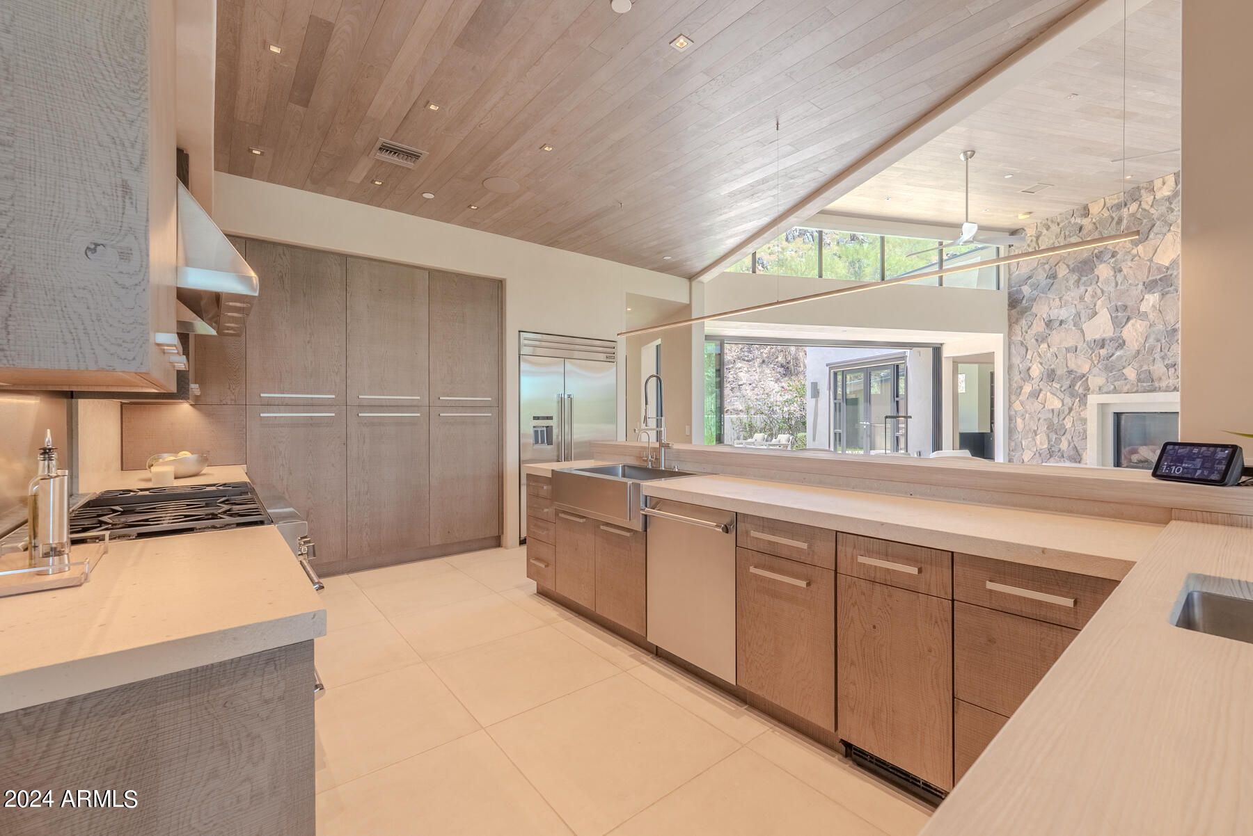 7537 N LAKESIDE Lane