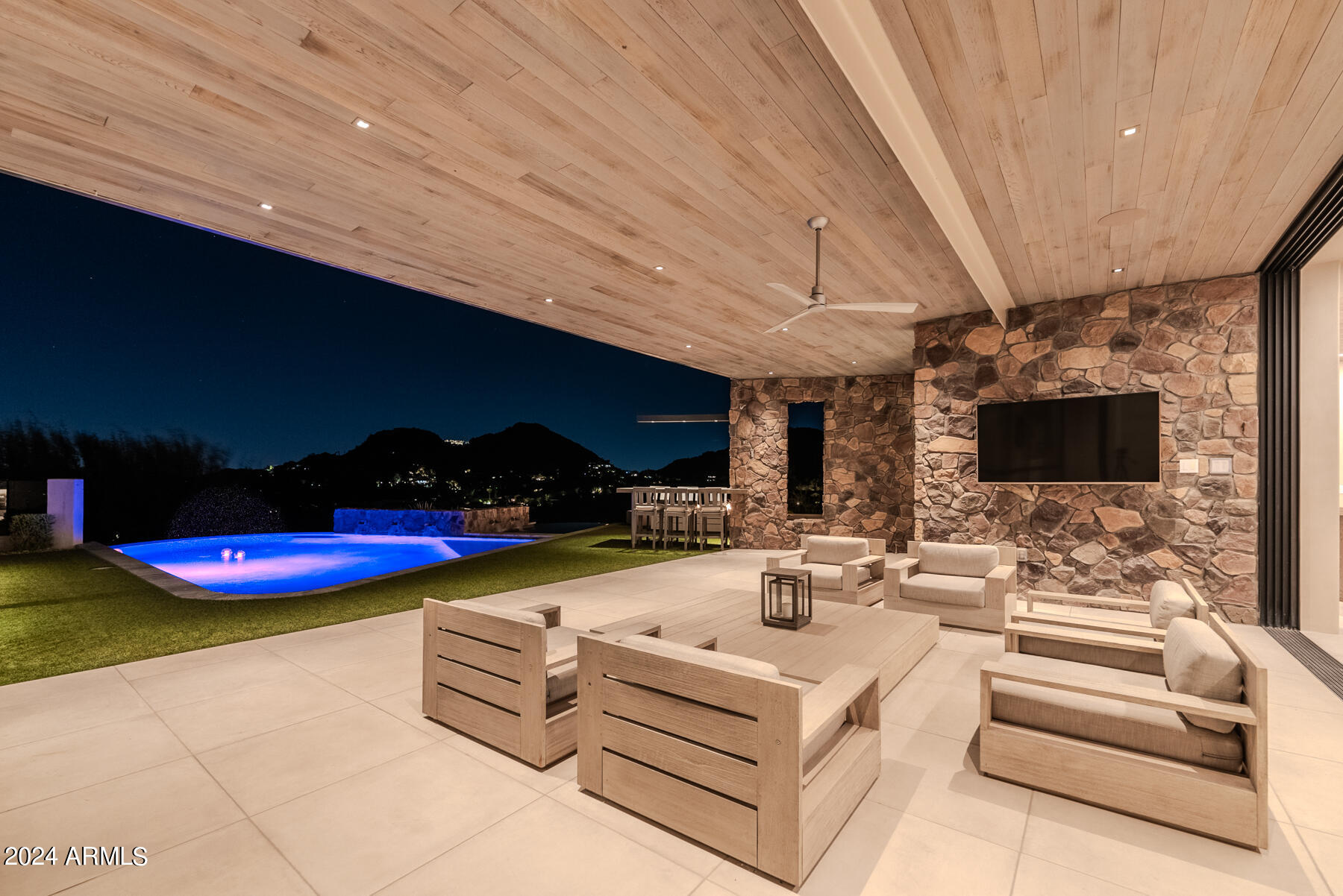 7537 N LAKESIDE Lane