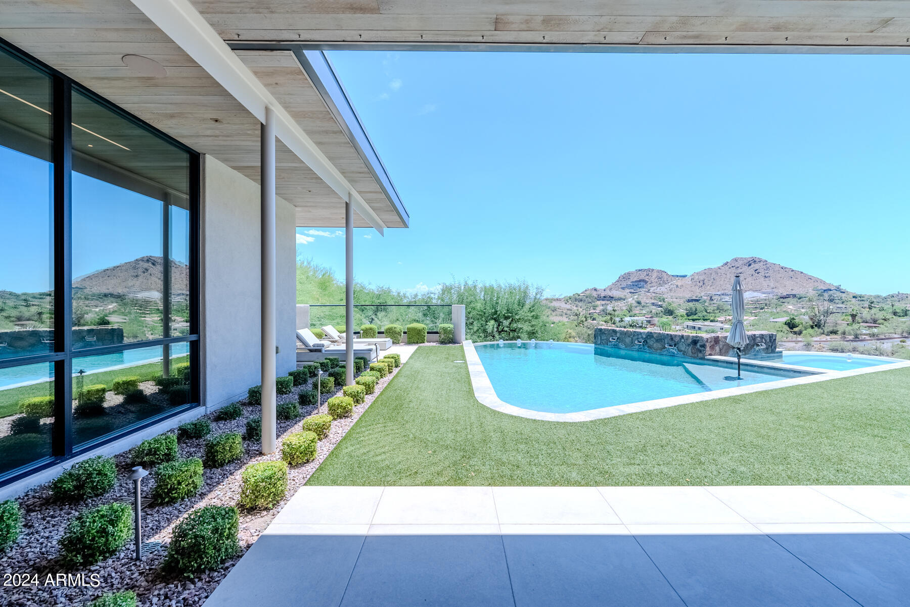 7537 N LAKESIDE Lane